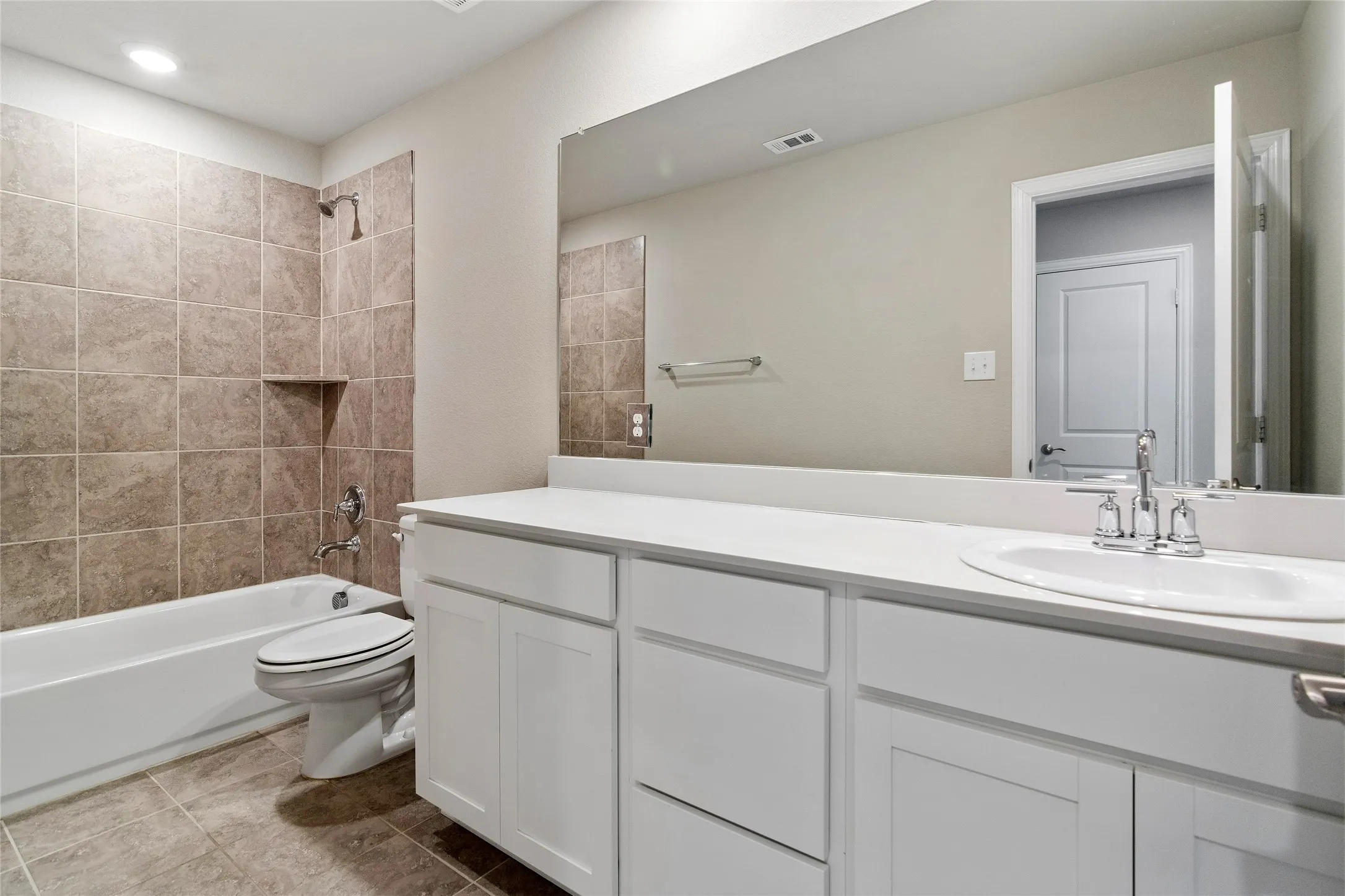 Single Family Residence For Sale in Dallas County , 7526 Ezra Mews, Rowlett, Texas 75089, 3 Bedroom, 3 Bathroom, 2 Garage spaces, 1,894 Sqft, built in 2021, mls#21326813, Real Estate Agent in Rowlett, Homes For Sale in Dallas county, Homes For Sale in Rowlett, Realtor in Rowlett Texas, Real Estate Brokerage Independent Realty Texas, Luminita Cordes Realtor