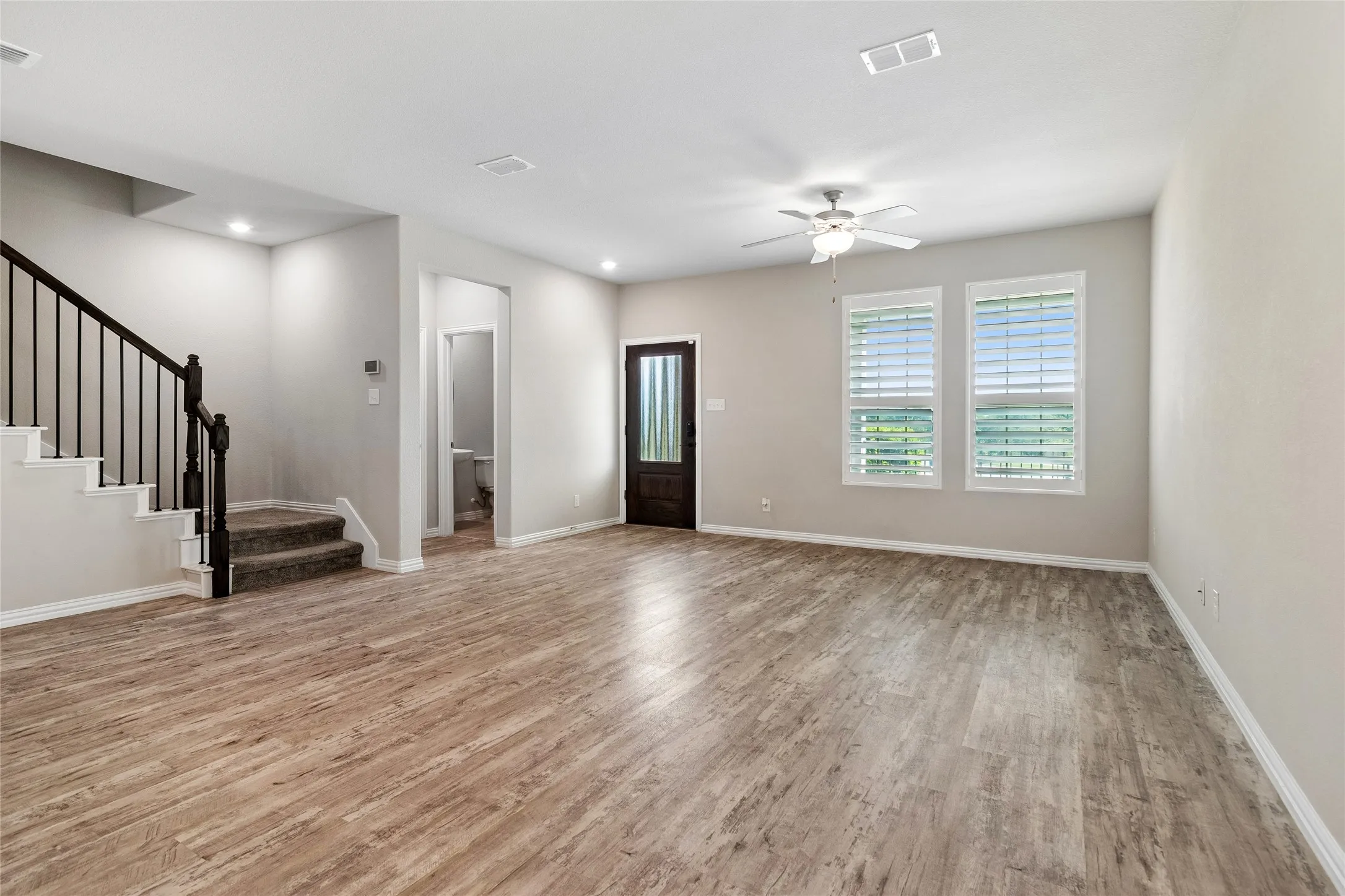 Single Family Residence For Sale in Dallas County , 7526 Ezra Mews, Rowlett, Texas 75089, 3 Bedroom, 3 Bathroom, 2 Garage spaces, 1,894 Sqft, built in 2021, mls#21326813, Real Estate Agent in Rowlett, Homes For Sale in Dallas county, Homes For Sale in Rowlett, Realtor in Rowlett Texas, Real Estate Brokerage Independent Realty Texas, Luminita Cordes Realtor