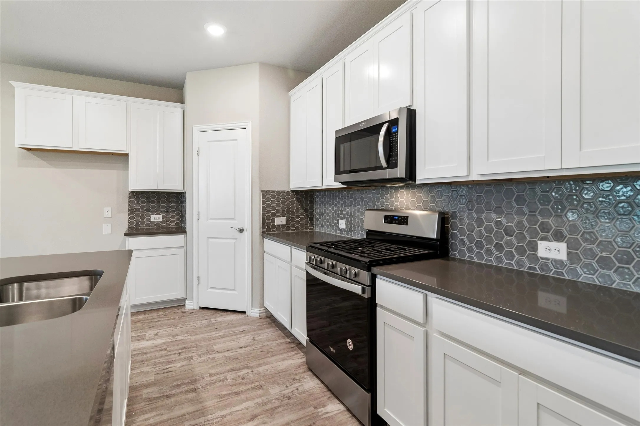 Single Family Residence For Sale in Dallas County , 7526 Ezra Mews, Rowlett, Texas 75089, 3 Bedroom, 3 Bathroom, 2 Garage spaces, 1,894 Sqft, built in 2021, mls#21326813, Real Estate Agent in Rowlett, Homes For Sale in Dallas county, Homes For Sale in Rowlett, Realtor in Rowlett Texas, Real Estate Brokerage Independent Realty Texas, Luminita Cordes Realtor