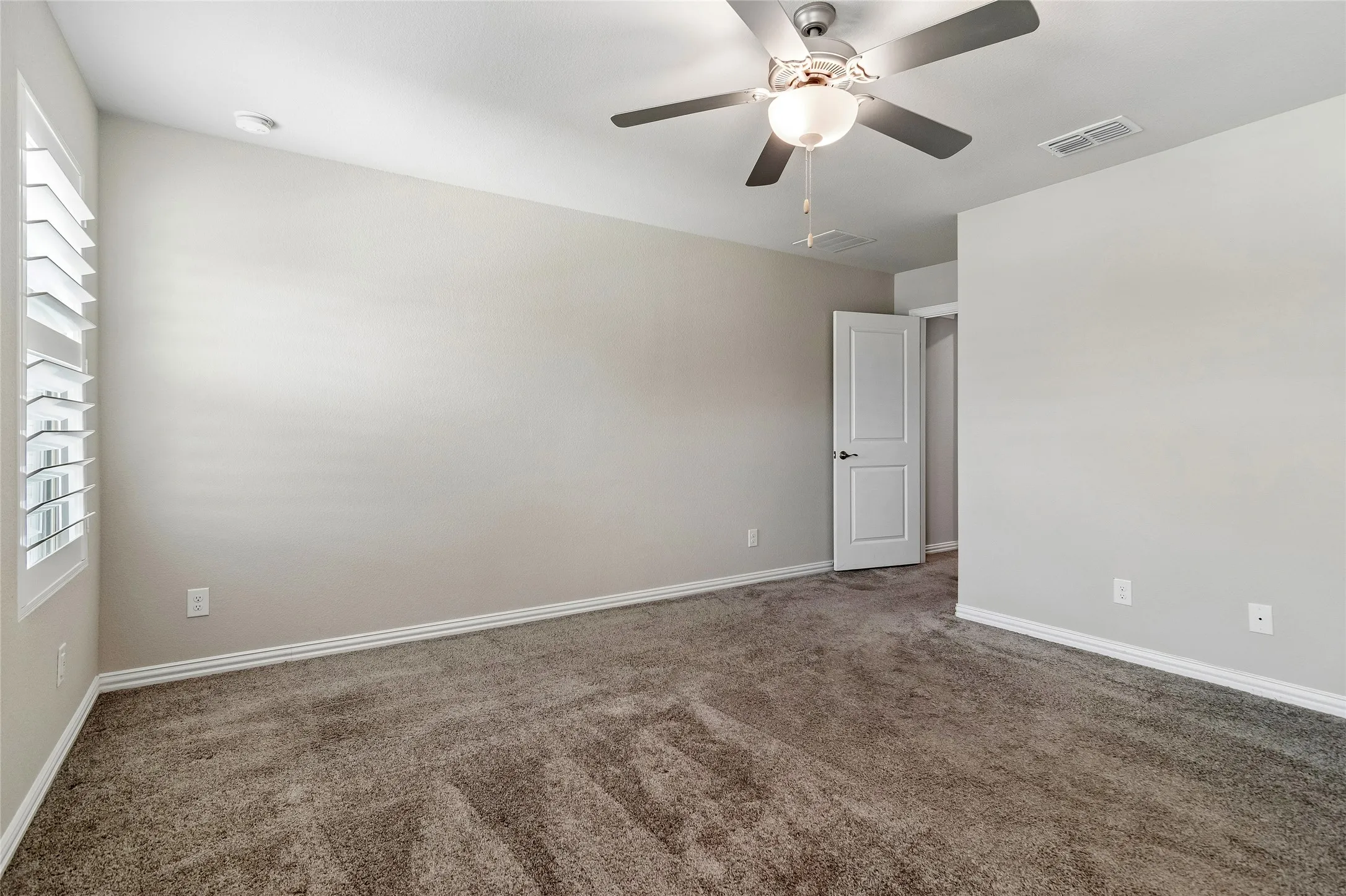Single Family Residence For Sale in Dallas County , 7526 Ezra Mews, Rowlett, Texas 75089, 3 Bedroom, 3 Bathroom, 2 Garage spaces, 1,894 Sqft, built in 2021, mls#21326813, Real Estate Agent in Rowlett, Homes For Sale in Dallas county, Homes For Sale in Rowlett, Realtor in Rowlett Texas, Real Estate Brokerage Independent Realty Texas, Luminita Cordes Realtor
