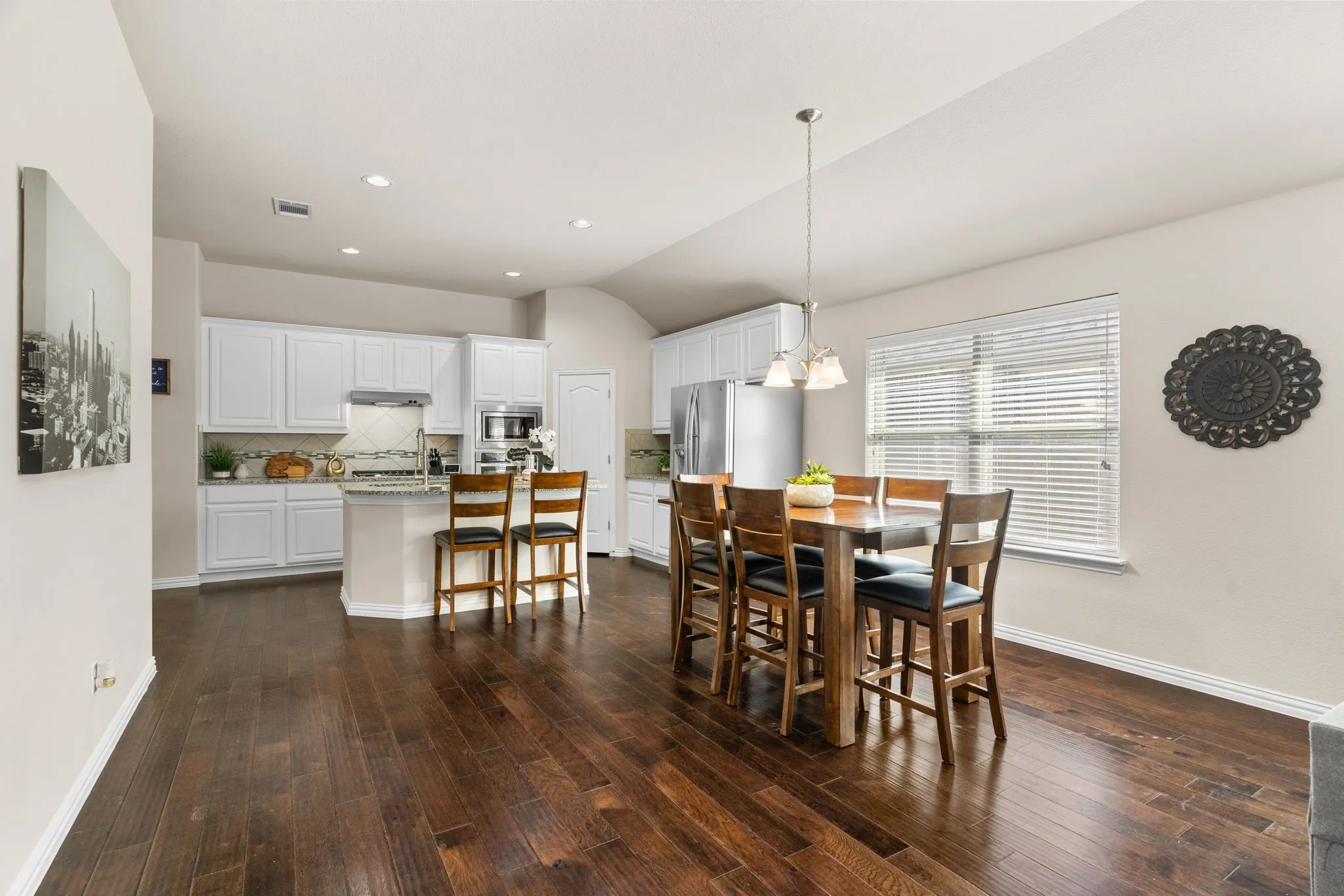 Single Family Residence For Sale in Collin County , 7513 W Fork Lane, Mc Kinney, Texas 75071, 3 Bedroom, 3 Bathroom, 2 Garage spaces, 2,104 Sqft, built in 2016, mls#21333083, Real Estate Agent in Mc Kinney, Homes For Sale in Collin county, Homes For Sale in Mc Kinney, Realtor in Mc Kinney Texas, Real Estate Brokerage Independent Realty Texas, Luminita Cordes Realtor