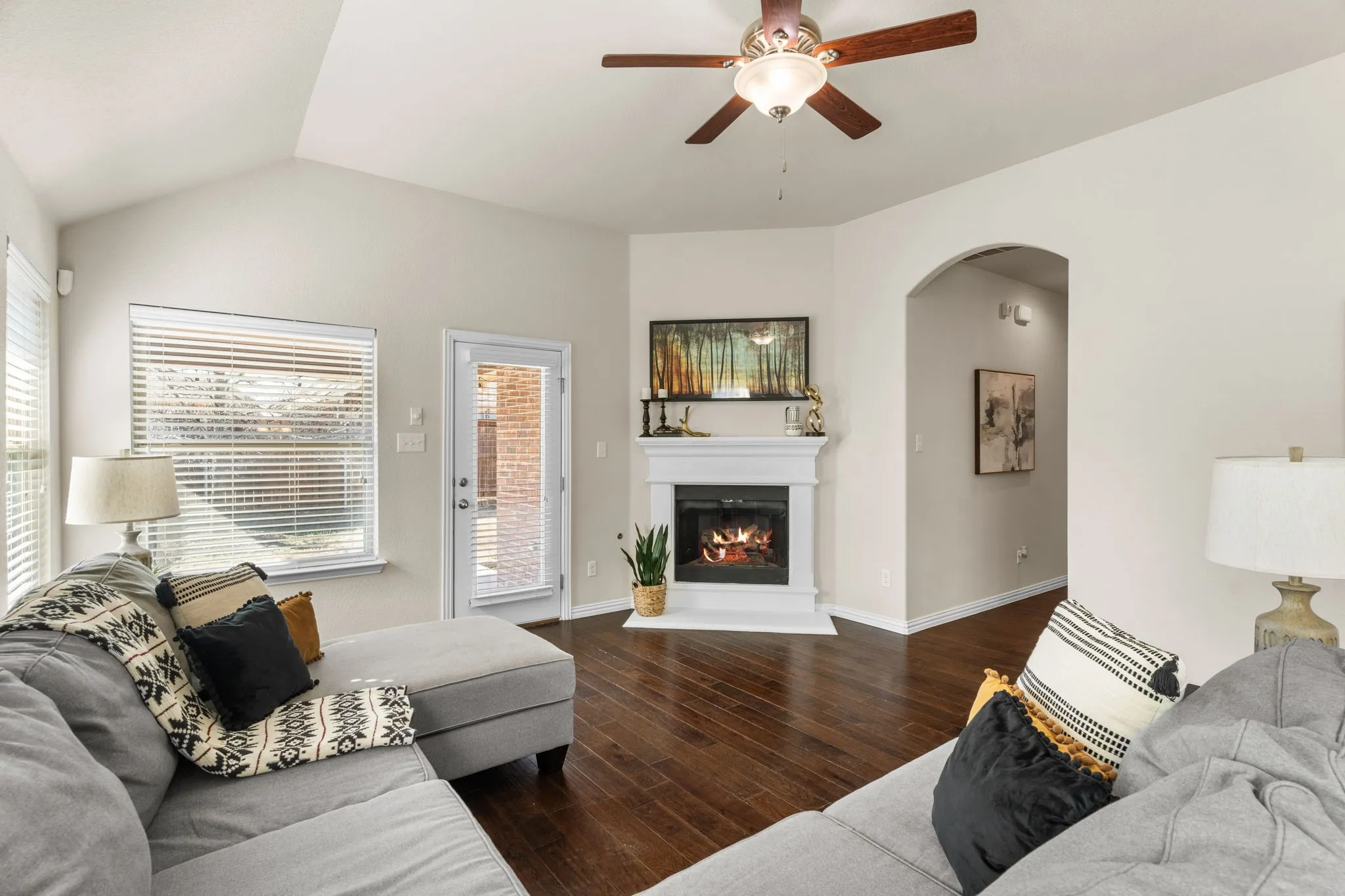 Single Family Residence For Sale in Collin County , 7513 W Fork Lane, Mc Kinney, Texas 75071, 3 Bedroom, 3 Bathroom, 2 Garage spaces, 2,104 Sqft, built in 2016, mls#21333083, Real Estate Agent in Mc Kinney, Homes For Sale in Collin county, Homes For Sale in Mc Kinney, Realtor in Mc Kinney Texas, Real Estate Brokerage Independent Realty Texas, Luminita Cordes Realtor