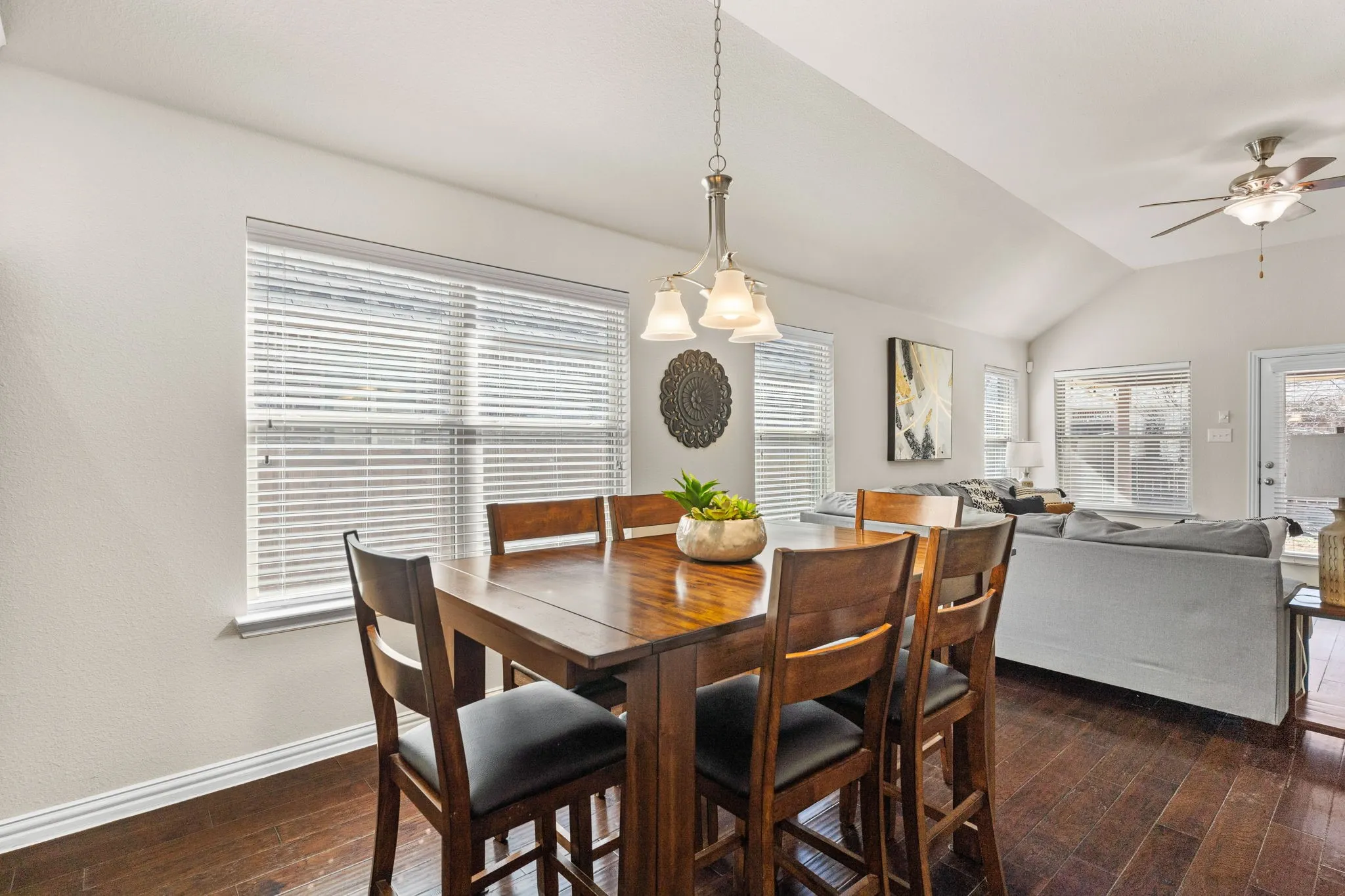 Single Family Residence For Sale in Collin County , 7513 W Fork Lane, Mc Kinney, Texas 75071, 3 Bedroom, 3 Bathroom, 2 Garage spaces, 2,104 Sqft, built in 2016, mls#21333083, Real Estate Agent in Mc Kinney, Homes For Sale in Collin county, Homes For Sale in Mc Kinney, Realtor in Mc Kinney Texas, Real Estate Brokerage Independent Realty Texas, Luminita Cordes Realtor