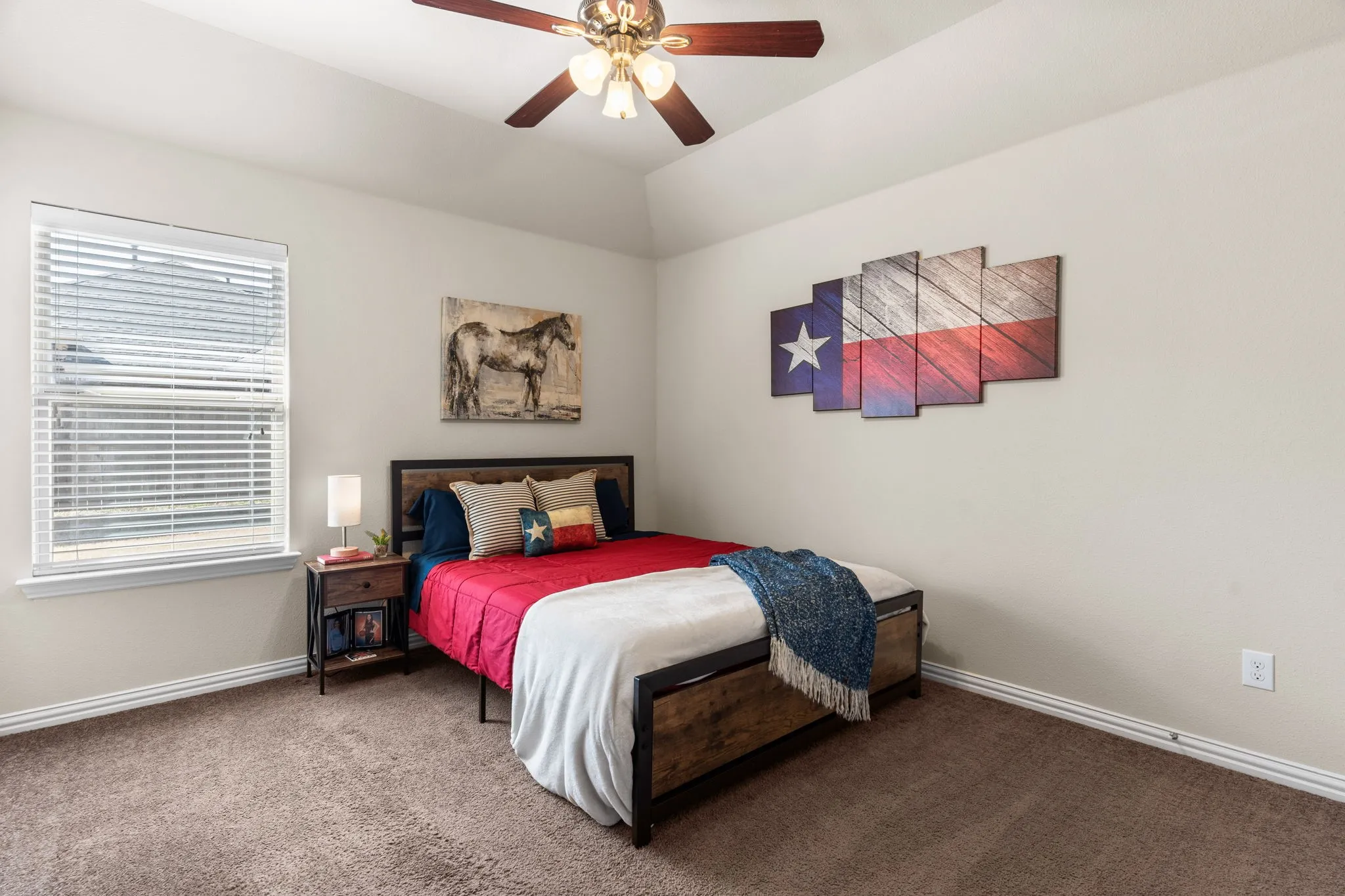 Single Family Residence For Sale in Collin County , 7513 W Fork Lane, Mc Kinney, Texas 75071, 3 Bedroom, 3 Bathroom, 2 Garage spaces, 2,104 Sqft, built in 2016, mls#21333083, Real Estate Agent in Mc Kinney, Homes For Sale in Collin county, Homes For Sale in Mc Kinney, Realtor in Mc Kinney Texas, Real Estate Brokerage Independent Realty Texas, Luminita Cordes Realtor