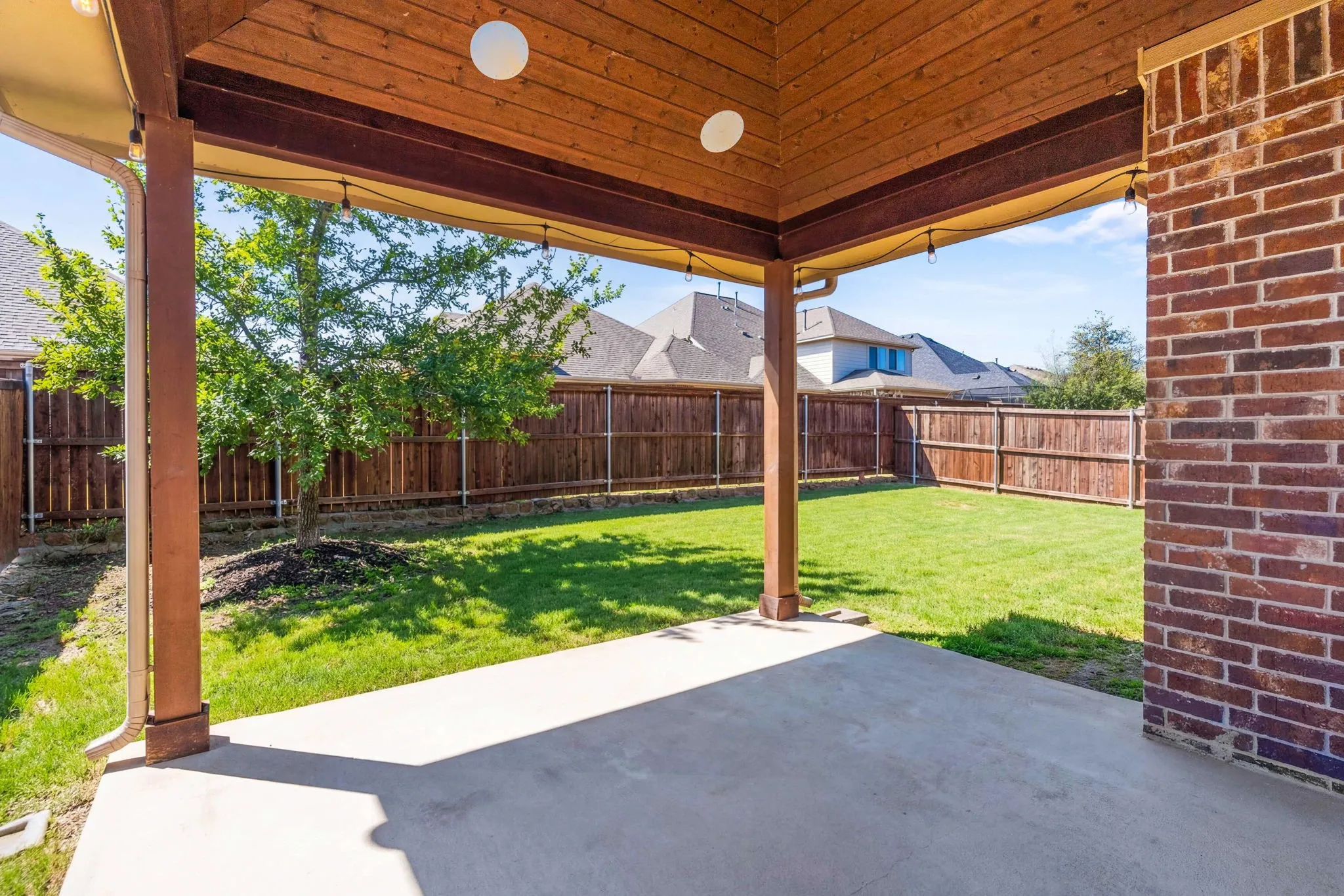 Single Family Residence For Sale in Collin County , 7513 W Fork Lane, Mc Kinney, Texas 75071, 3 Bedroom, 3 Bathroom, 2 Garage spaces, 2,104 Sqft, built in 2016, mls#21333083, Real Estate Agent in Mc Kinney, Homes For Sale in Collin county, Homes For Sale in Mc Kinney, Realtor in Mc Kinney Texas, Real Estate Brokerage Independent Realty Texas, Luminita Cordes Realtor