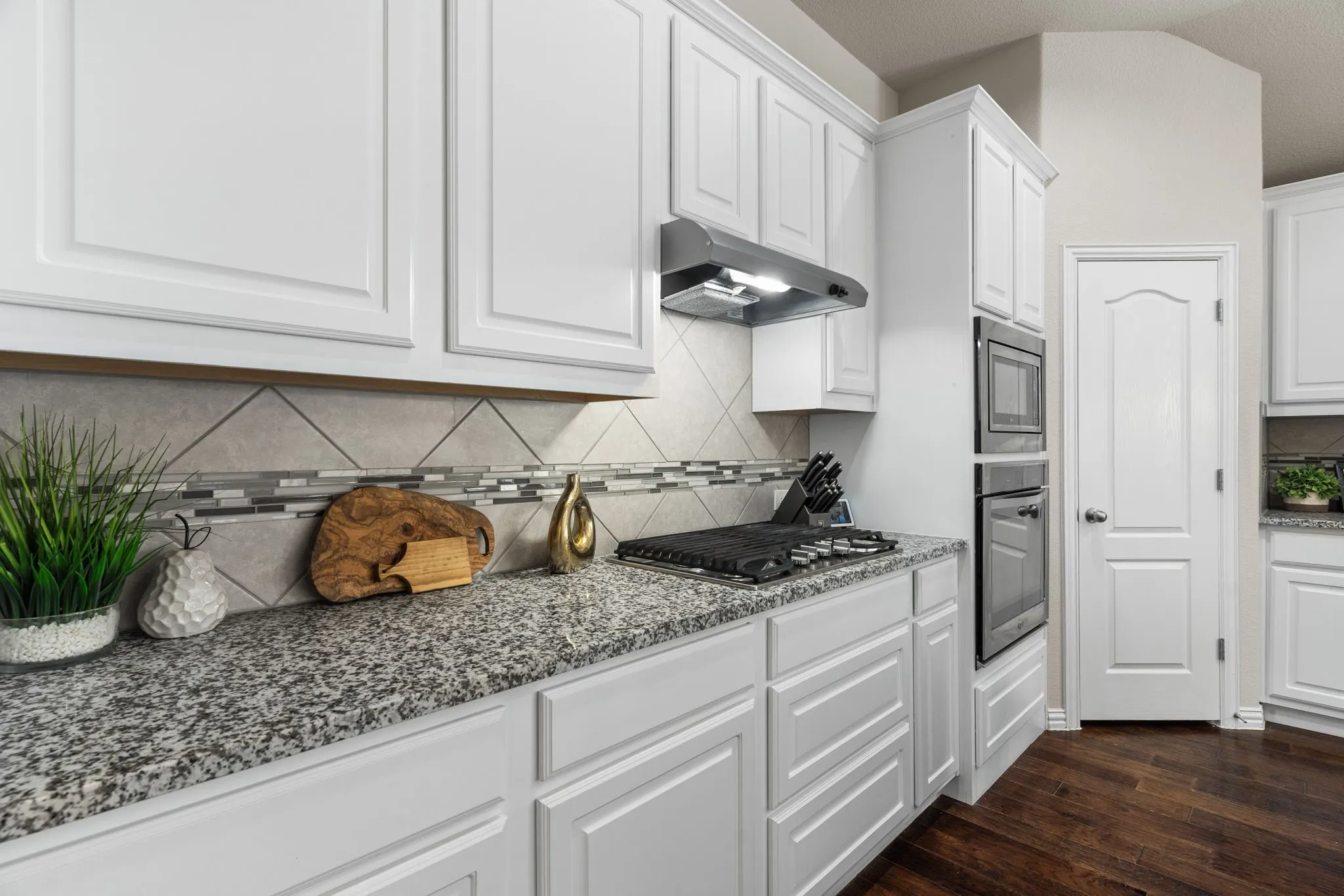 Single Family Residence For Sale in Collin County , 7513 W Fork Lane, Mc Kinney, Texas 75071, 3 Bedroom, 3 Bathroom, 2 Garage spaces, 2,104 Sqft, built in 2016, mls#21333083, Real Estate Agent in Mc Kinney, Homes For Sale in Collin county, Homes For Sale in Mc Kinney, Realtor in Mc Kinney Texas, Real Estate Brokerage Independent Realty Texas, Luminita Cordes Realtor