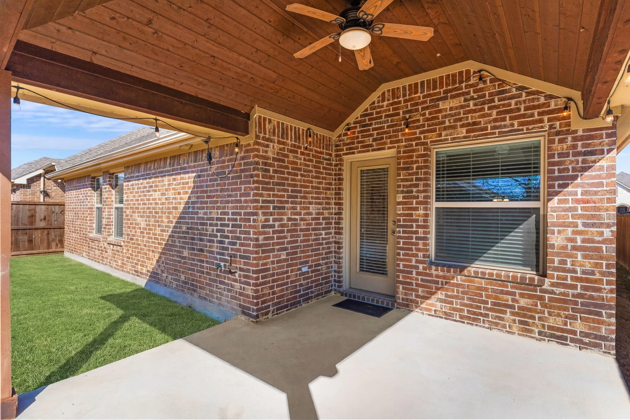 Single Family Residence For Sale in Collin County , 7513 W Fork Lane, Mc Kinney, Texas 75071, 3 Bedroom, 3 Bathroom, 2 Garage spaces, 2,104 Sqft, built in 2016, mls#21333083, Real Estate Agent in Mc Kinney, Homes For Sale in Collin county, Homes For Sale in Mc Kinney, Realtor in Mc Kinney Texas, Real Estate Brokerage Independent Realty Texas, Luminita Cordes Realtor