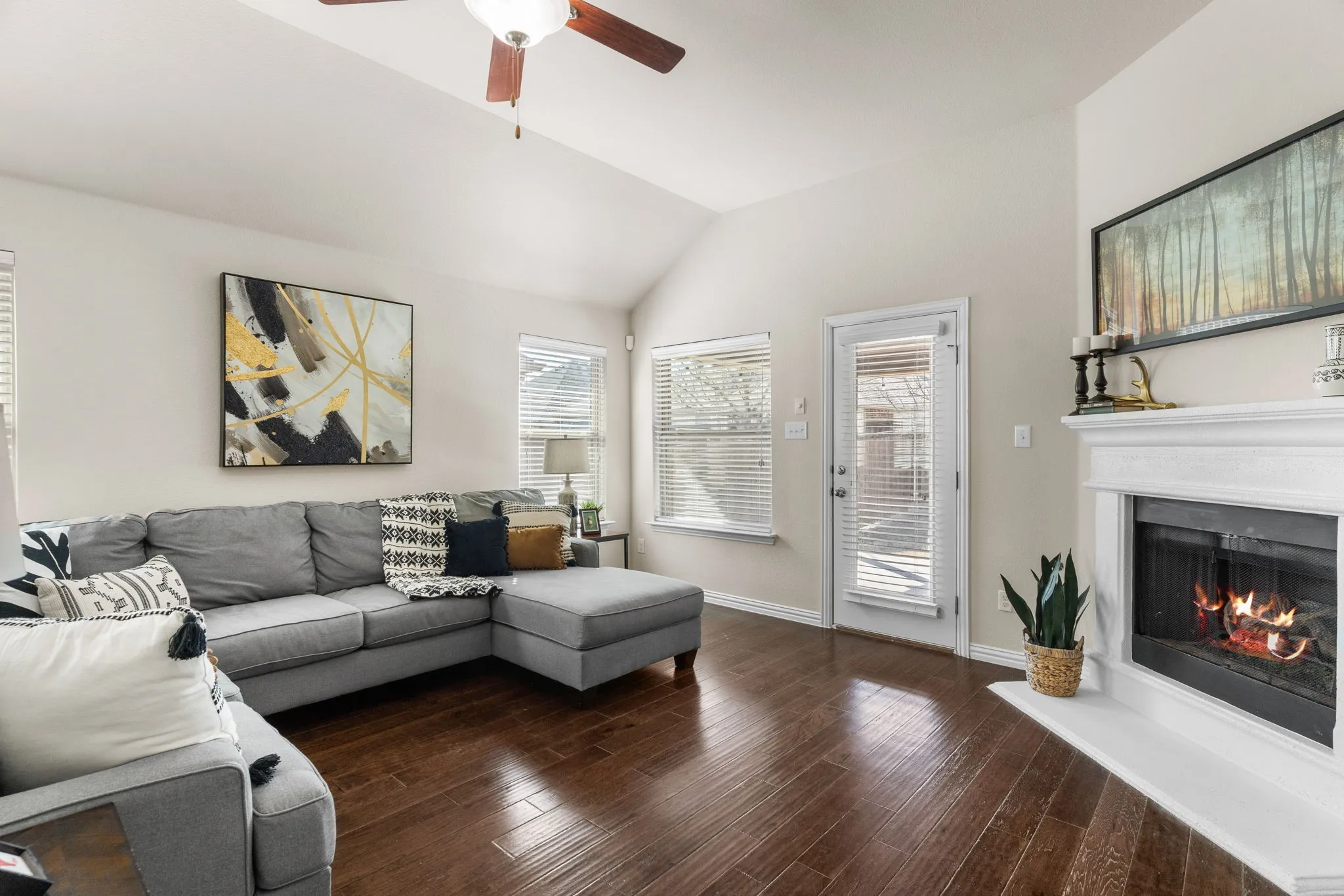 Single Family Residence For Sale in Collin County , 7513 W Fork Lane, Mc Kinney, Texas 75071, 3 Bedroom, 3 Bathroom, 2 Garage spaces, 2,104 Sqft, built in 2016, mls#21333083, Real Estate Agent in Mc Kinney, Homes For Sale in Collin county, Homes For Sale in Mc Kinney, Realtor in Mc Kinney Texas, Real Estate Brokerage Independent Realty Texas, Luminita Cordes Realtor