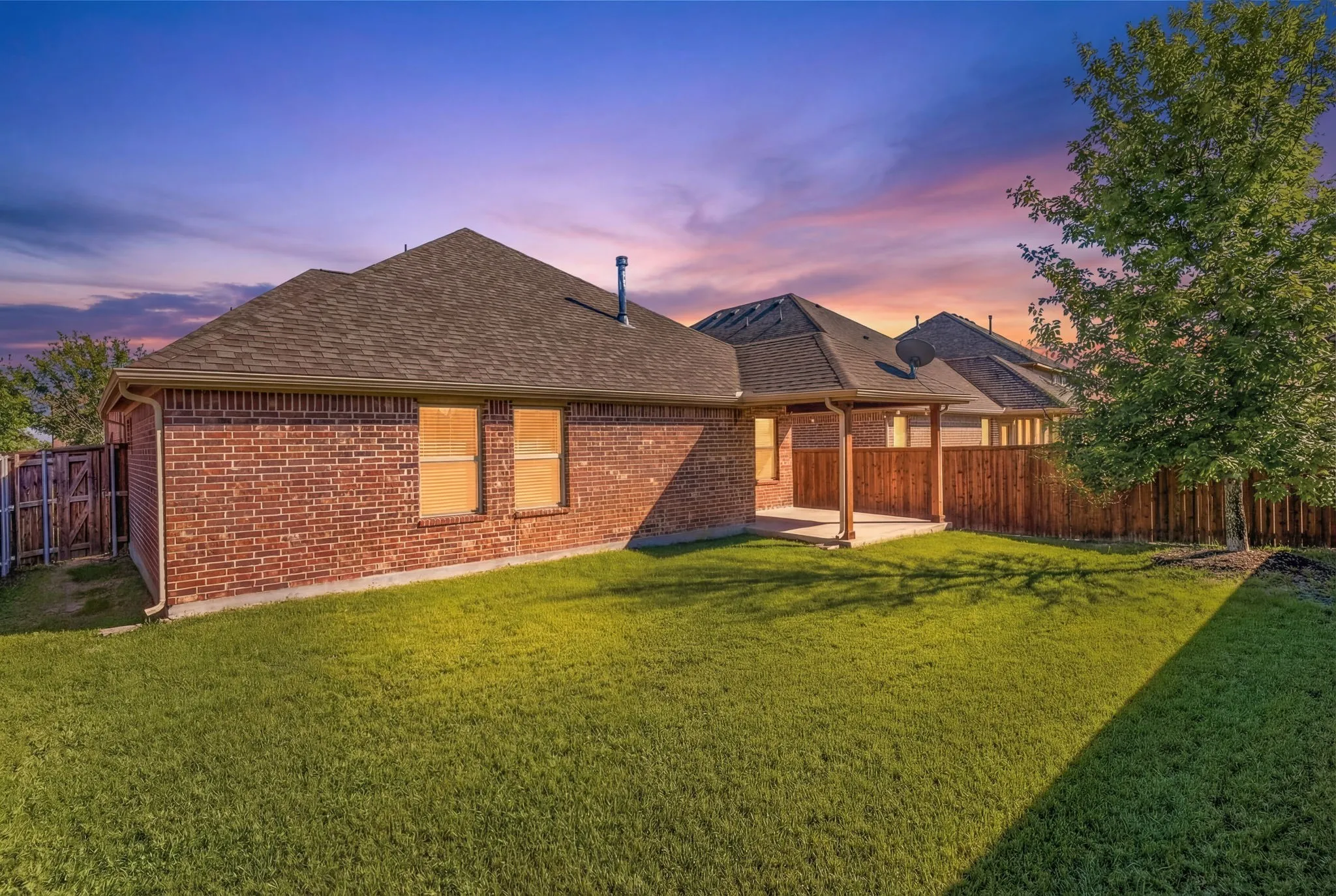 Single Family Residence For Sale in Collin County , 7513 W Fork Lane, Mc Kinney, Texas 75071, 3 Bedroom, 3 Bathroom, 2 Garage spaces, 2,104 Sqft, built in 2016, mls#21333083, Real Estate Agent in Mc Kinney, Homes For Sale in Collin county, Homes For Sale in Mc Kinney, Realtor in Mc Kinney Texas, Real Estate Brokerage Independent Realty Texas, Luminita Cordes Realtor