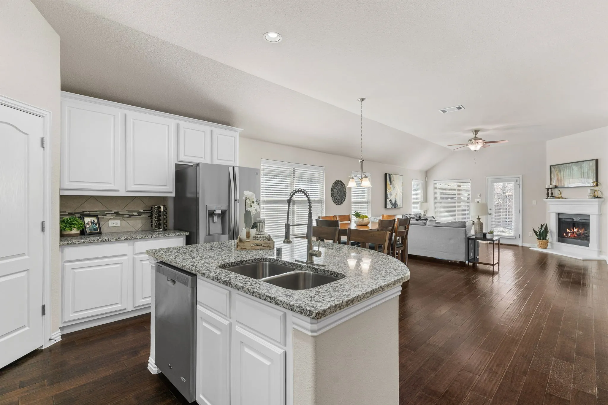 Single Family Residence For Sale in Collin County , 7513 W Fork Lane, Mc Kinney, Texas 75071, 3 Bedroom, 3 Bathroom, 2 Garage spaces, 2,104 Sqft, built in 2016, mls#21333083, Real Estate Agent in Mc Kinney, Homes For Sale in Collin county, Homes For Sale in Mc Kinney, Realtor in Mc Kinney Texas, Real Estate Brokerage Independent Realty Texas, Luminita Cordes Realtor