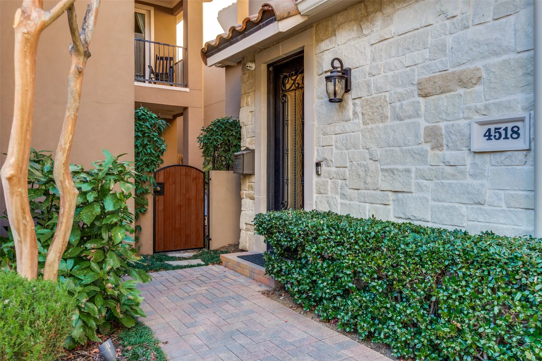 Townhouse For Rent in Dallas County , 4518 Normandy Avenue, University Park, Texas 75205, 4 Bedroom, 5 Bathroom, 2 Garage spaces, 3,072 Sqft, built in 2013, mls#21330723, Real Estate Agent in University Park, Homes For Rent in Dallas county, Homes For Rent in University Park, Realtor in University Park Texas, Real Estate Brokerage Independent Realty Texas, Luminita Cordes Realtor