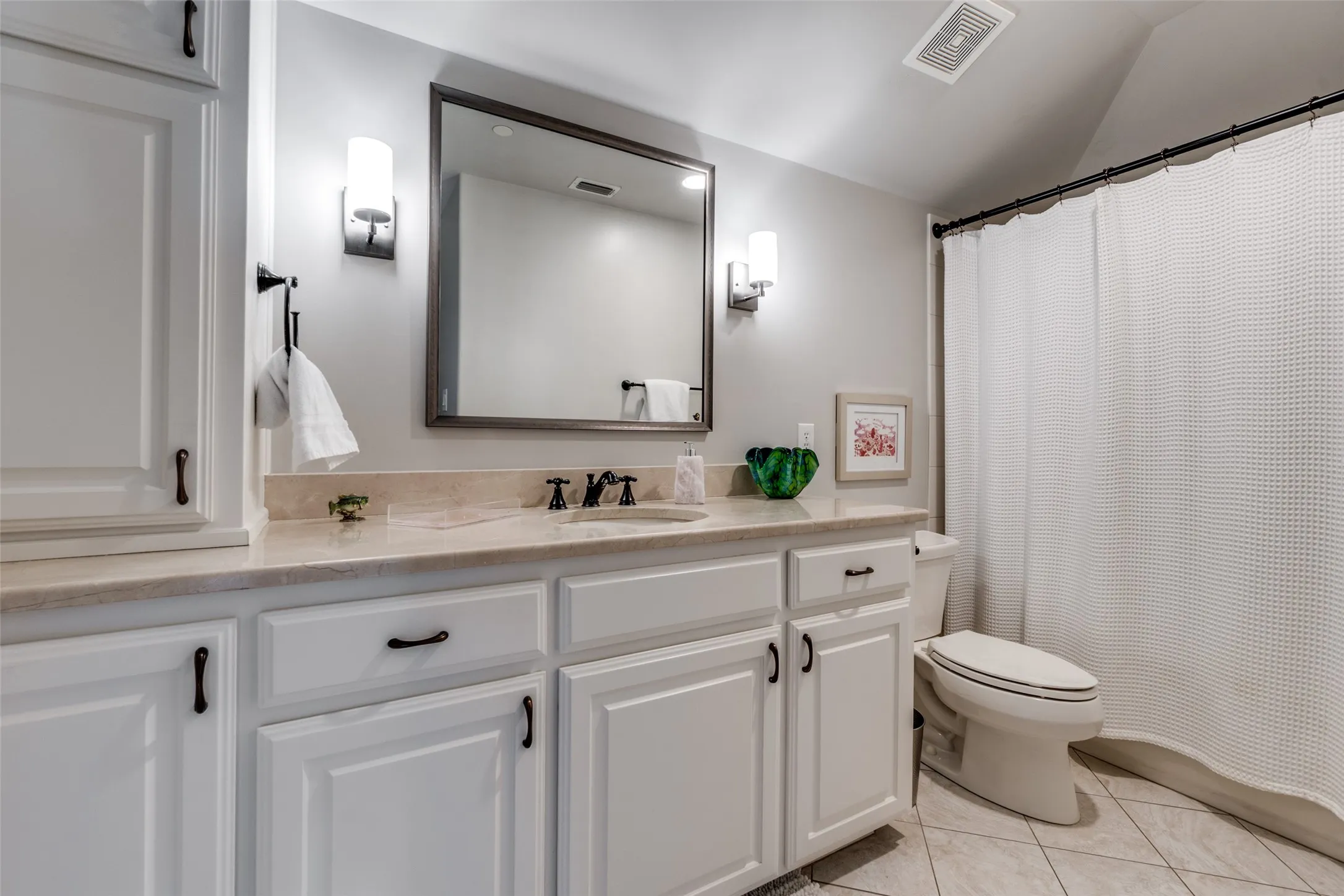 Townhouse For Rent in Dallas County , 4518 Normandy Avenue, University Park, Texas 75205, 4 Bedroom, 5 Bathroom, 2 Garage spaces, 3,072 Sqft, built in 2013, mls#21330723, Real Estate Agent in University Park, Homes For Rent in Dallas county, Homes For Rent in University Park, Realtor in University Park Texas, Real Estate Brokerage Independent Realty Texas, Luminita Cordes Realtor
