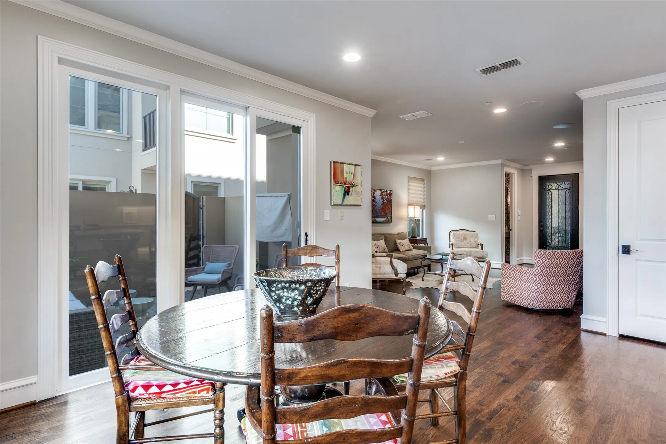 Townhouse For Rent in Dallas County , 4518 Normandy Avenue, University Park, Texas 75205, 4 Bedroom, 5 Bathroom, 2 Garage spaces, 3,072 Sqft, built in 2013, mls#21330723, Real Estate Agent in University Park, Homes For Rent in Dallas county, Homes For Rent in University Park, Realtor in University Park Texas, Real Estate Brokerage Independent Realty Texas, Luminita Cordes Realtor