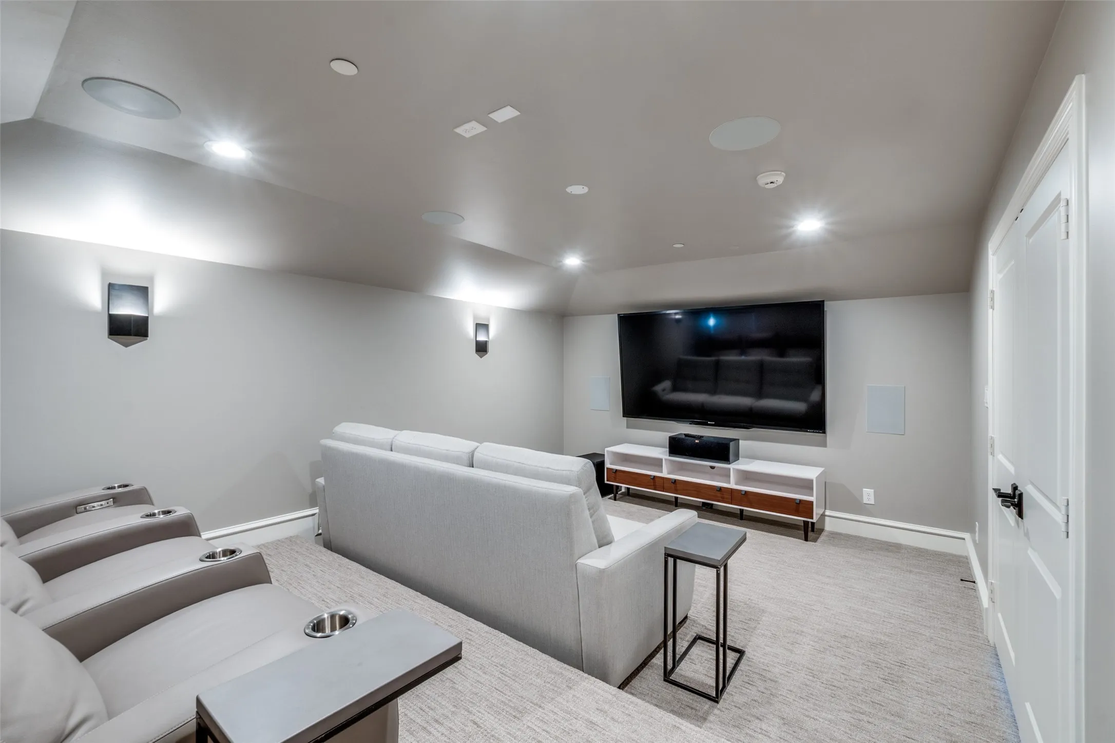 Townhouse For Rent in Dallas County , 4518 Normandy Avenue, University Park, Texas 75205, 4 Bedroom, 5 Bathroom, 2 Garage spaces, 3,072 Sqft, built in 2013, mls#21330723, Real Estate Agent in University Park, Homes For Rent in Dallas county, Homes For Rent in University Park, Realtor in University Park Texas, Real Estate Brokerage Independent Realty Texas, Luminita Cordes Realtor
