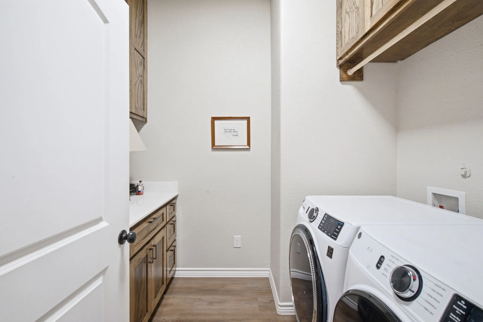 Single Family Residence For Sale in Erath County , 640 Sunfish Point, Bluff Dale, Texas 76433, 3 Bedroom, 2 Bathroom, 2 Garage spaces, 2,103 Sqft, built in 2020, mls#21326609, Real Estate Agent in Bluff Dale, Homes For Sale in Erath county, Homes For Sale in Bluff Dale, Realtor in Bluff Dale Texas, Real Estate Brokerage Independent Realty Texas, Luminita Cordes Realtor