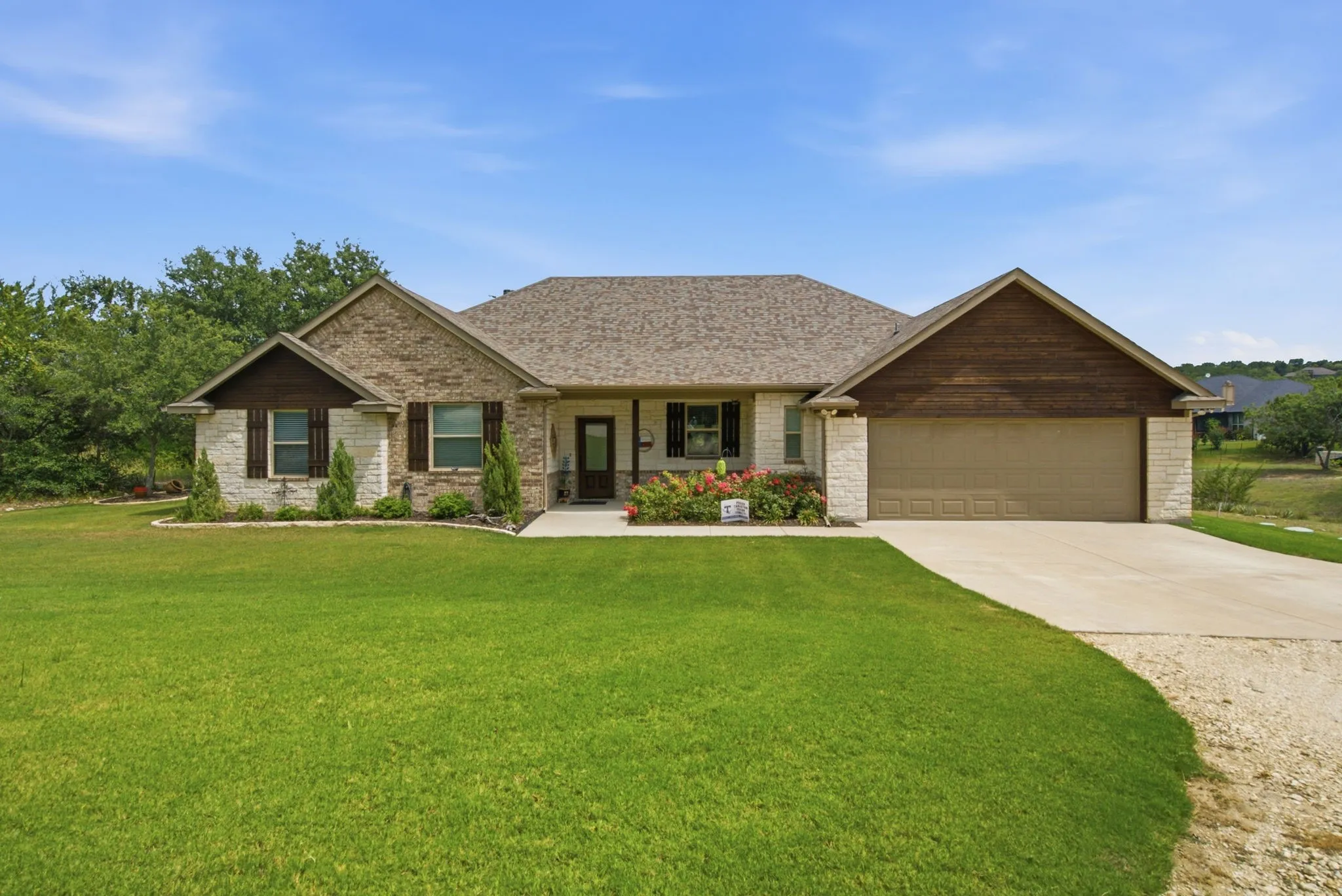 Single Family Residence For Sale in Erath County , 640 Sunfish Point, Bluff Dale, Texas 76433, 3 Bedroom, 2 Bathroom, 2 Garage spaces, 2,103 Sqft, built in 2020, mls#21326609, Real Estate Agent in Bluff Dale, Homes For Sale in Erath county, Homes For Sale in Bluff Dale, Realtor in Bluff Dale Texas, Real Estate Brokerage Independent Realty Texas, Luminita Cordes Realtor