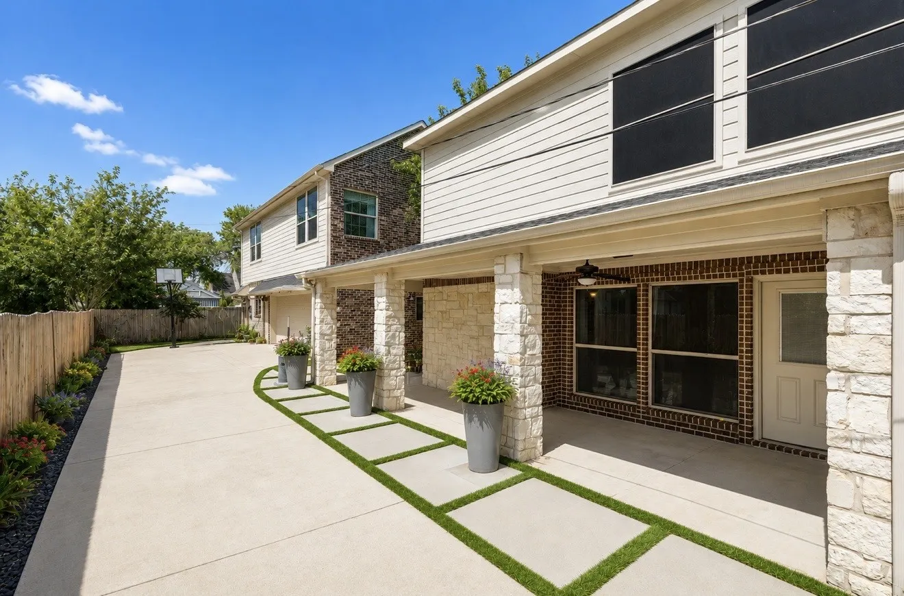 Single Family Residence For Sale in Denton County , 302 Denton Drive, Roanoke, Texas 76262, 4 Bedroom, 3 Bathroom, 3 Garage spaces, 2,592 Sqft, built in 1984, mls#21331539, Real Estate Agent in Roanoke, Homes For Sale in Denton county, Homes For Sale in Roanoke, Realtor in Roanoke Texas, Real Estate Brokerage Independent Realty Texas, Luminita Cordes Realtor