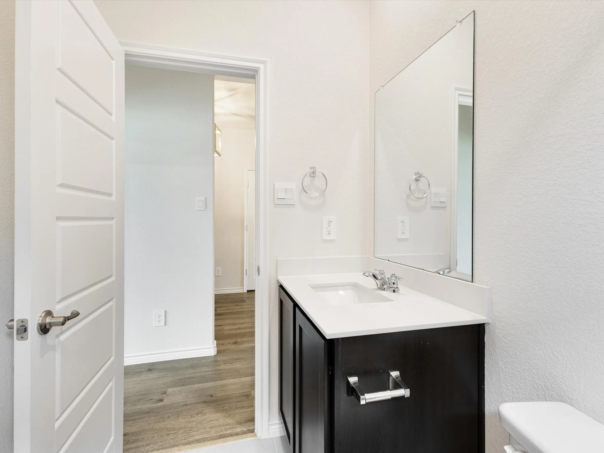 Full bathroom—convenient access to the bedrooms.