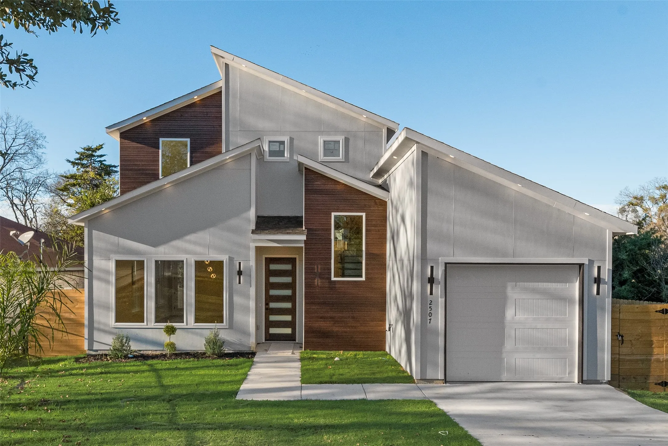 Single Family Residence For Sale in Dallas County , 2507 Fatima Avenue, Dallas, Texas 75241, 4 Bedroom, 3 Bathroom, 2 Garage spaces, 2,147 Sqft, built in 2026, mls#21333129, Real Estate Agent in Dallas, Homes For Sale in Dallas county, Homes For Sale in Dallas, Realtor in Dallas Texas, Real Estate Brokerage Independent Realty Texas, Luminita Cordes Realtor