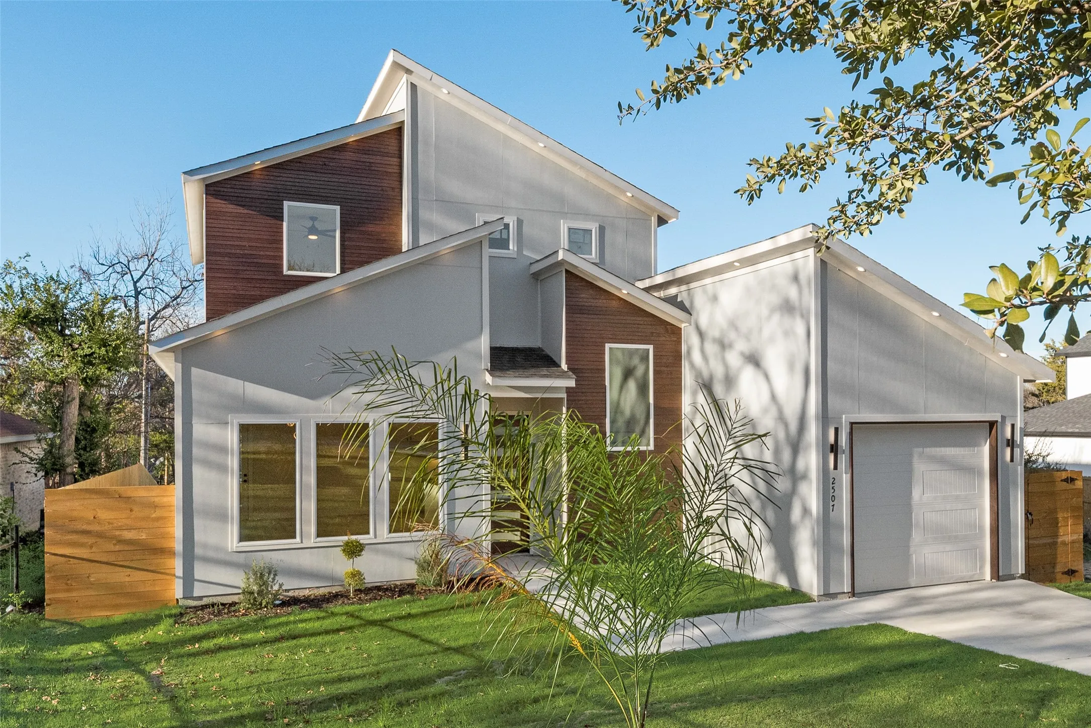 Single Family Residence For Sale in Dallas County , 2507 Fatima Avenue, Dallas, Texas 75241, 4 Bedroom, 3 Bathroom, 2 Garage spaces, 2,147 Sqft, built in 2026, mls#21333129, Real Estate Agent in Dallas, Homes For Sale in Dallas county, Homes For Sale in Dallas, Realtor in Dallas Texas, Real Estate Brokerage Independent Realty Texas, Luminita Cordes Realtor