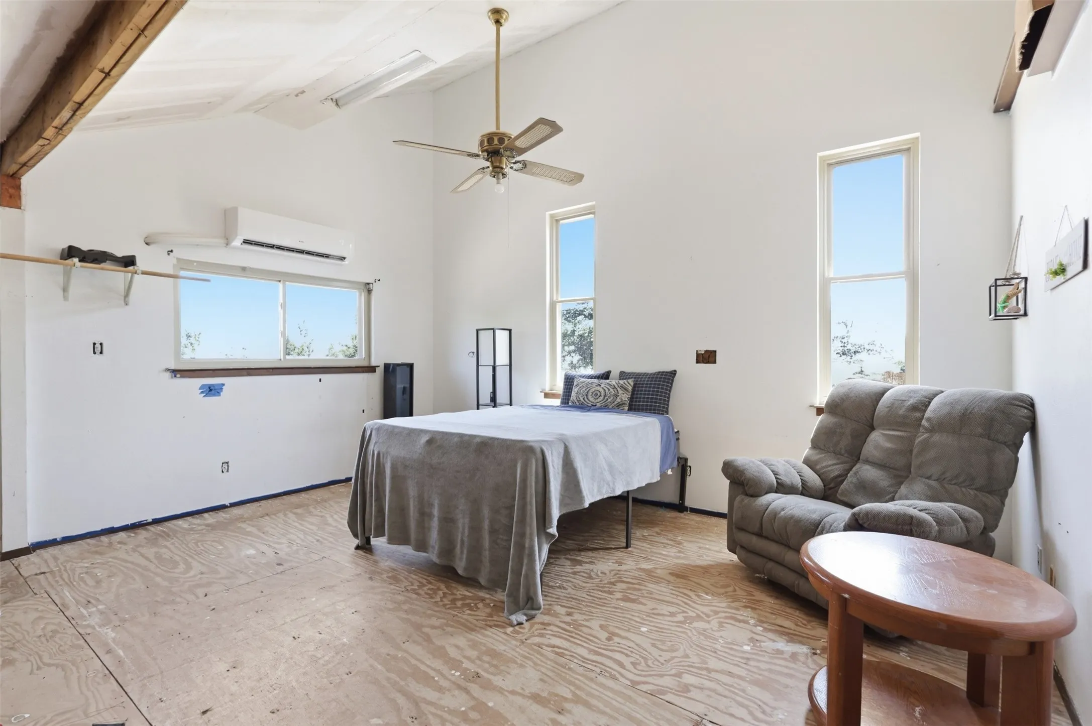 Single Family Residence For Sale in Tarrant County , 6039 Bear Creek Drive E, Fort Worth, Texas 76126, 4 Bedroom, 3 Bathroom, 2 Garage spaces, 2,437 Sqft, built in 1975, mls#21331956, Real Estate Agent in Fort Worth, Homes For Sale in Tarrant county, Homes For Sale in Fort Worth, Realtor in Fort Worth Texas, Real Estate Brokerage Independent Realty Texas, Luminita Cordes Realtor
