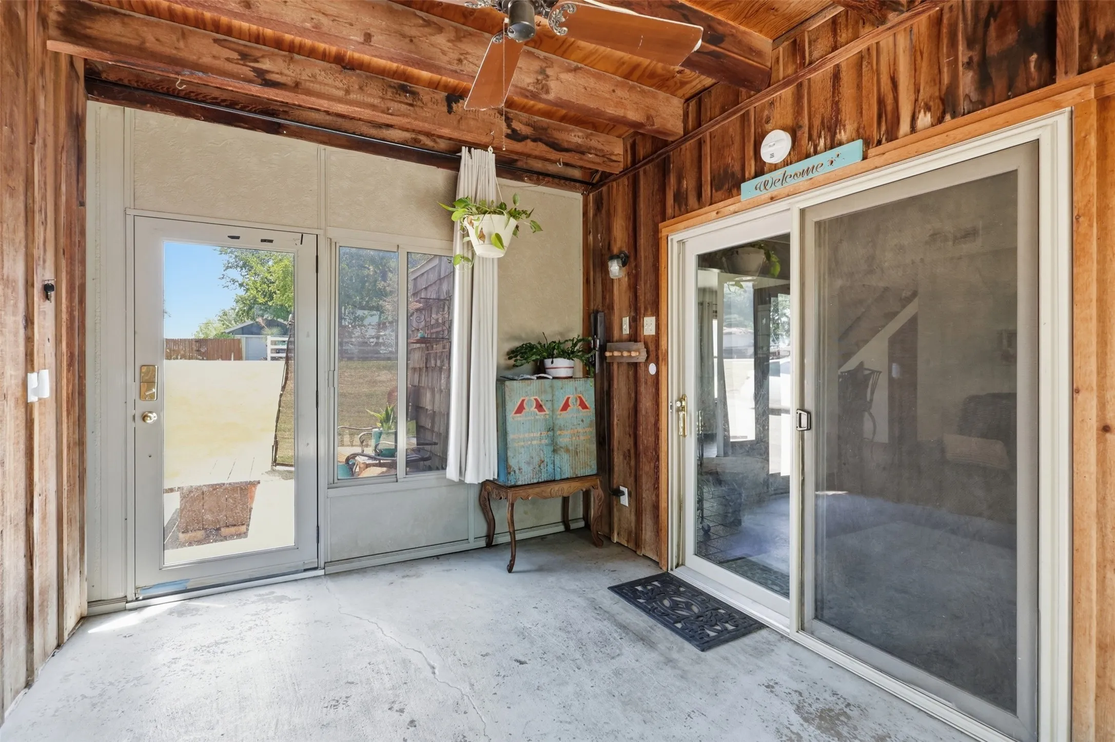 Single Family Residence For Sale in Tarrant County , 6039 Bear Creek Drive E, Fort Worth, Texas 76126, 4 Bedroom, 3 Bathroom, 2 Garage spaces, 2,437 Sqft, built in 1975, mls#21331956, Real Estate Agent in Fort Worth, Homes For Sale in Tarrant county, Homes For Sale in Fort Worth, Realtor in Fort Worth Texas, Real Estate Brokerage Independent Realty Texas, Luminita Cordes Realtor
