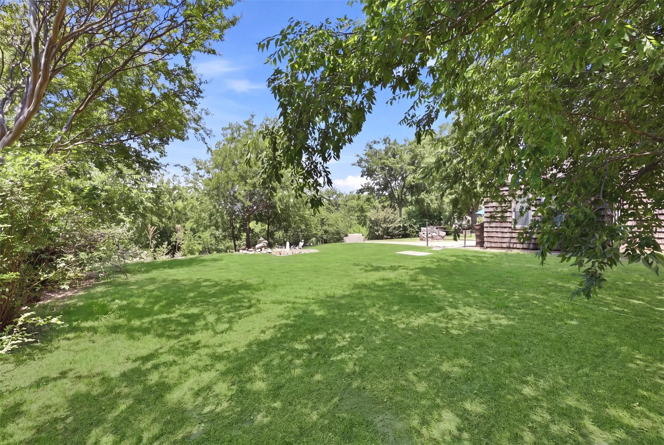 Single Family Residence For Sale in Tarrant County , 6039 Bear Creek Drive E, Fort Worth, Texas 76126, 4 Bedroom, 3 Bathroom, 2 Garage spaces, 2,437 Sqft, built in 1975, mls#21331956, Real Estate Agent in Fort Worth, Homes For Sale in Tarrant county, Homes For Sale in Fort Worth, Realtor in Fort Worth Texas, Real Estate Brokerage Independent Realty Texas, Luminita Cordes Realtor