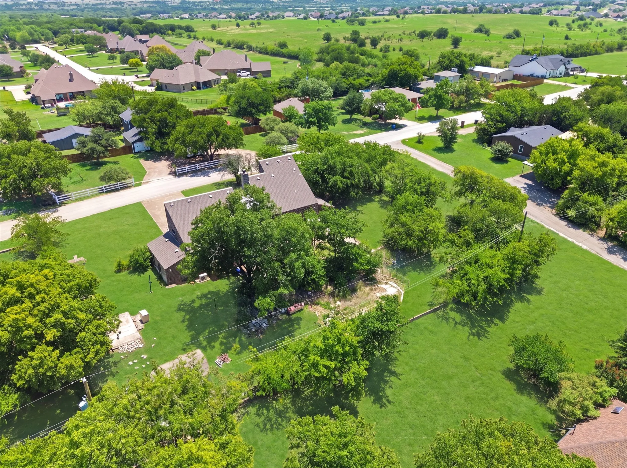 Single Family Residence For Sale in Tarrant County , 6039 Bear Creek Drive E, Fort Worth, Texas 76126, 4 Bedroom, 3 Bathroom, 2 Garage spaces, 2,437 Sqft, built in 1975, mls#21331956, Real Estate Agent in Fort Worth, Homes For Sale in Tarrant county, Homes For Sale in Fort Worth, Realtor in Fort Worth Texas, Real Estate Brokerage Independent Realty Texas, Luminita Cordes Realtor