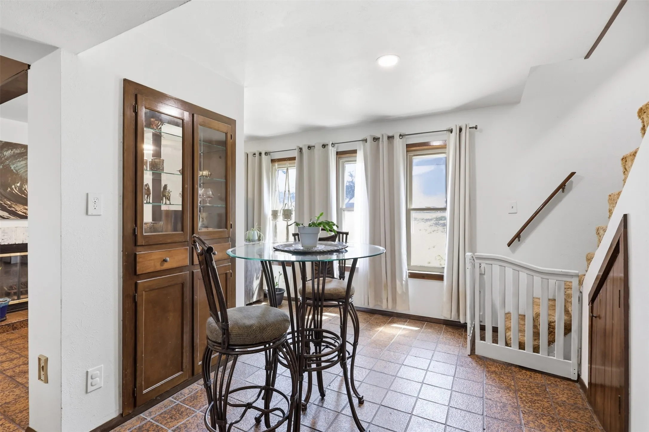 Single Family Residence For Sale in Tarrant County , 6039 Bear Creek Drive E, Fort Worth, Texas 76126, 4 Bedroom, 3 Bathroom, 2 Garage spaces, 2,437 Sqft, built in 1975, mls#21331956, Real Estate Agent in Fort Worth, Homes For Sale in Tarrant county, Homes For Sale in Fort Worth, Realtor in Fort Worth Texas, Real Estate Brokerage Independent Realty Texas, Luminita Cordes Realtor