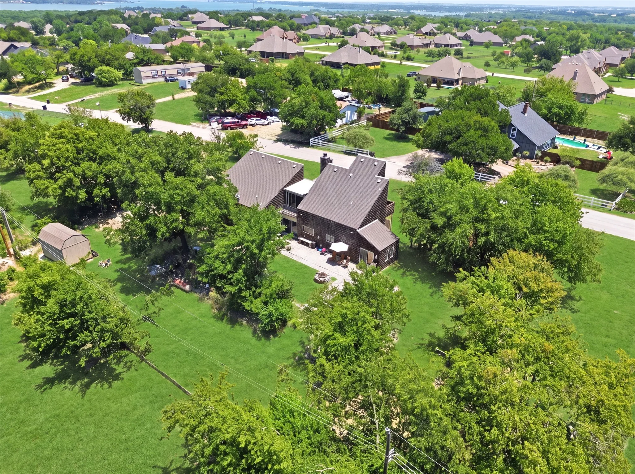 Single Family Residence For Sale in Tarrant County , 6039 Bear Creek Drive E, Fort Worth, Texas 76126, 4 Bedroom, 3 Bathroom, 2 Garage spaces, 2,437 Sqft, built in 1975, mls#21331956, Real Estate Agent in Fort Worth, Homes For Sale in Tarrant county, Homes For Sale in Fort Worth, Realtor in Fort Worth Texas, Real Estate Brokerage Independent Realty Texas, Luminita Cordes Realtor