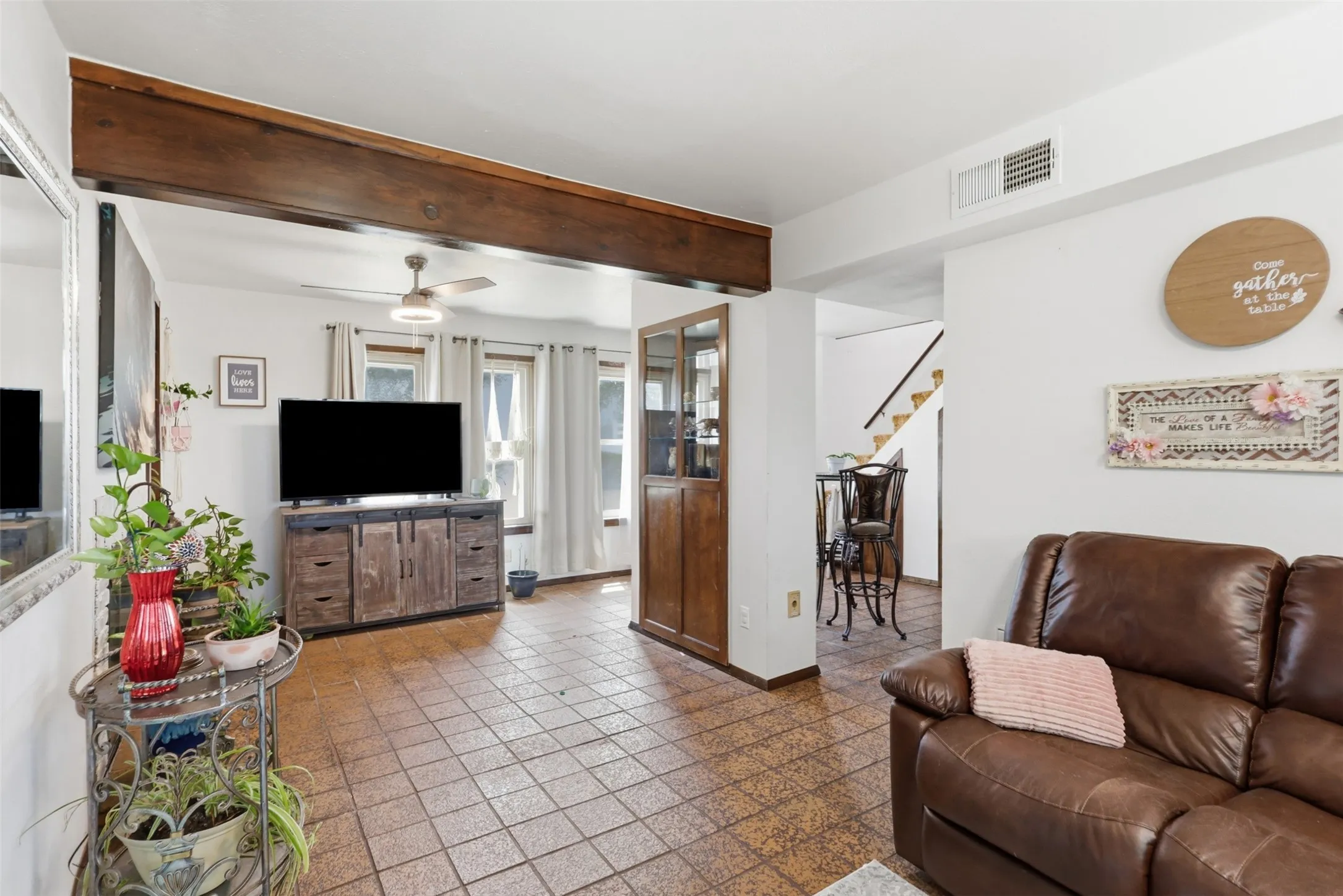 Single Family Residence For Sale in Tarrant County , 6039 Bear Creek Drive E, Fort Worth, Texas 76126, 4 Bedroom, 3 Bathroom, 2 Garage spaces, 2,437 Sqft, built in 1975, mls#21331956, Real Estate Agent in Fort Worth, Homes For Sale in Tarrant county, Homes For Sale in Fort Worth, Realtor in Fort Worth Texas, Real Estate Brokerage Independent Realty Texas, Luminita Cordes Realtor