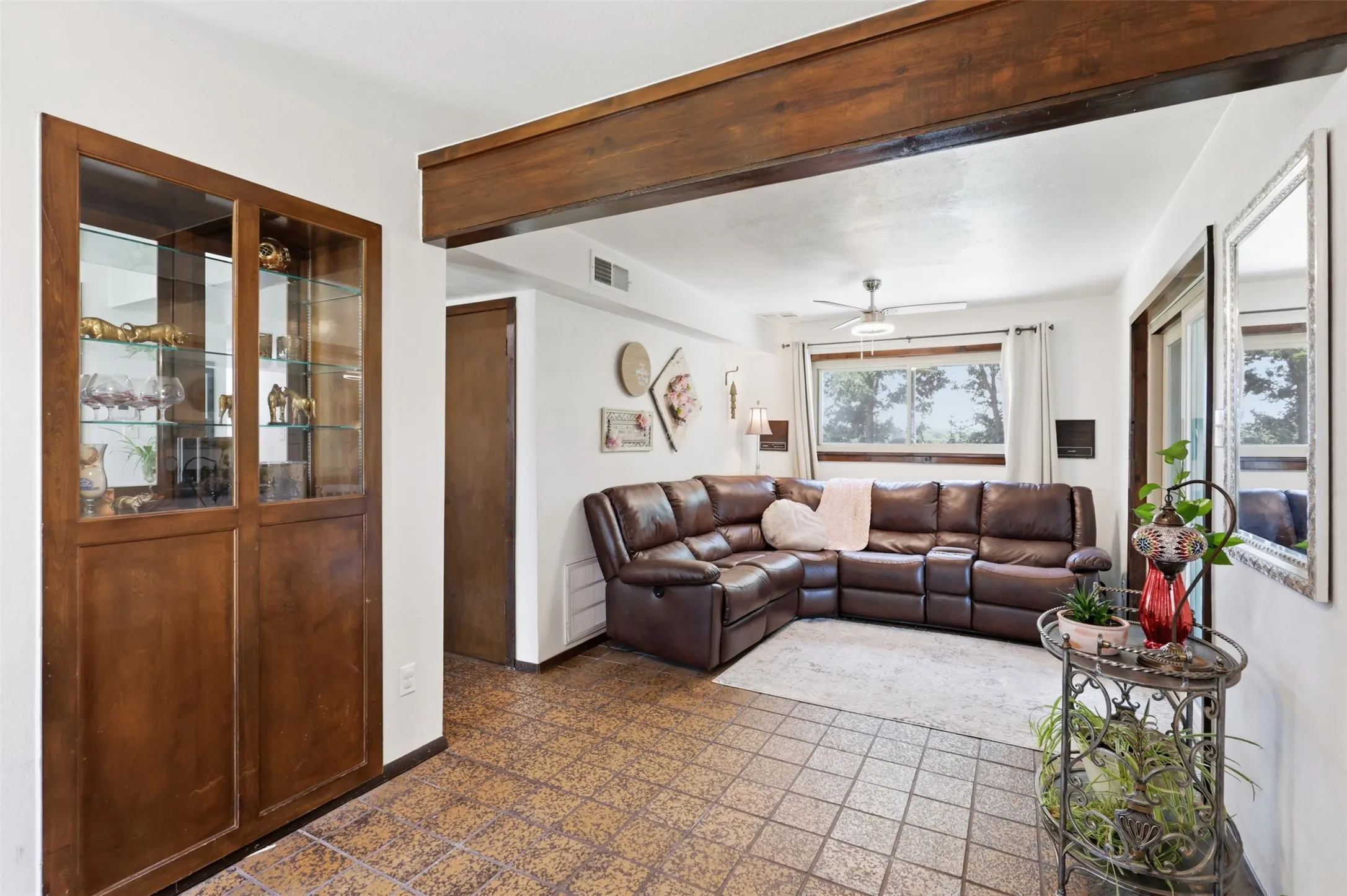Single Family Residence For Sale in Tarrant County , 6039 Bear Creek Drive E, Fort Worth, Texas 76126, 4 Bedroom, 3 Bathroom, 2 Garage spaces, 2,437 Sqft, built in 1975, mls#21331956, Real Estate Agent in Fort Worth, Homes For Sale in Tarrant county, Homes For Sale in Fort Worth, Realtor in Fort Worth Texas, Real Estate Brokerage Independent Realty Texas, Luminita Cordes Realtor