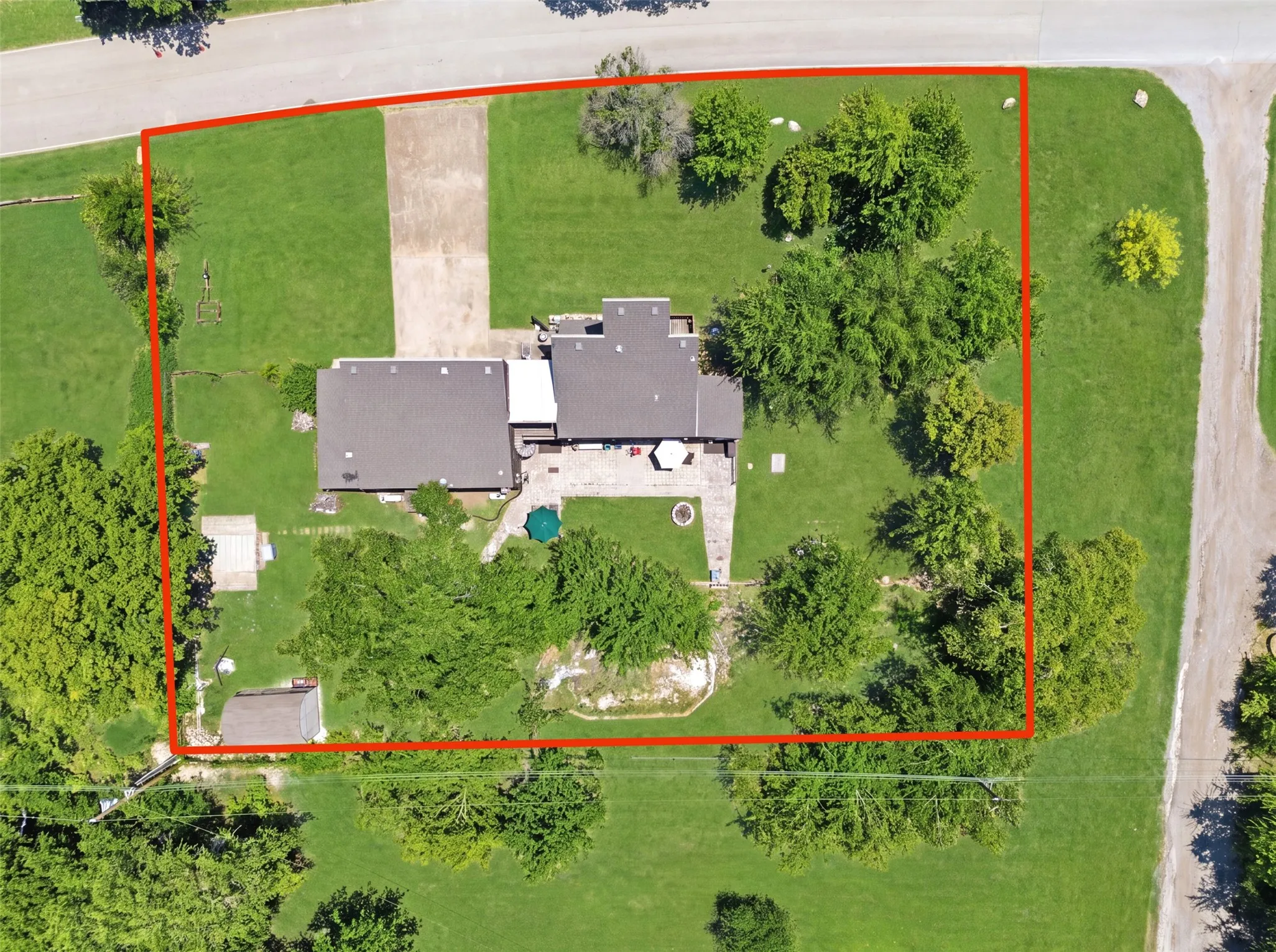 Single Family Residence For Sale in Tarrant County , 6039 Bear Creek Drive E, Fort Worth, Texas 76126, 4 Bedroom, 3 Bathroom, 2 Garage spaces, 2,437 Sqft, built in 1975, mls#21331956, Real Estate Agent in Fort Worth, Homes For Sale in Tarrant county, Homes For Sale in Fort Worth, Realtor in Fort Worth Texas, Real Estate Brokerage Independent Realty Texas, Luminita Cordes Realtor