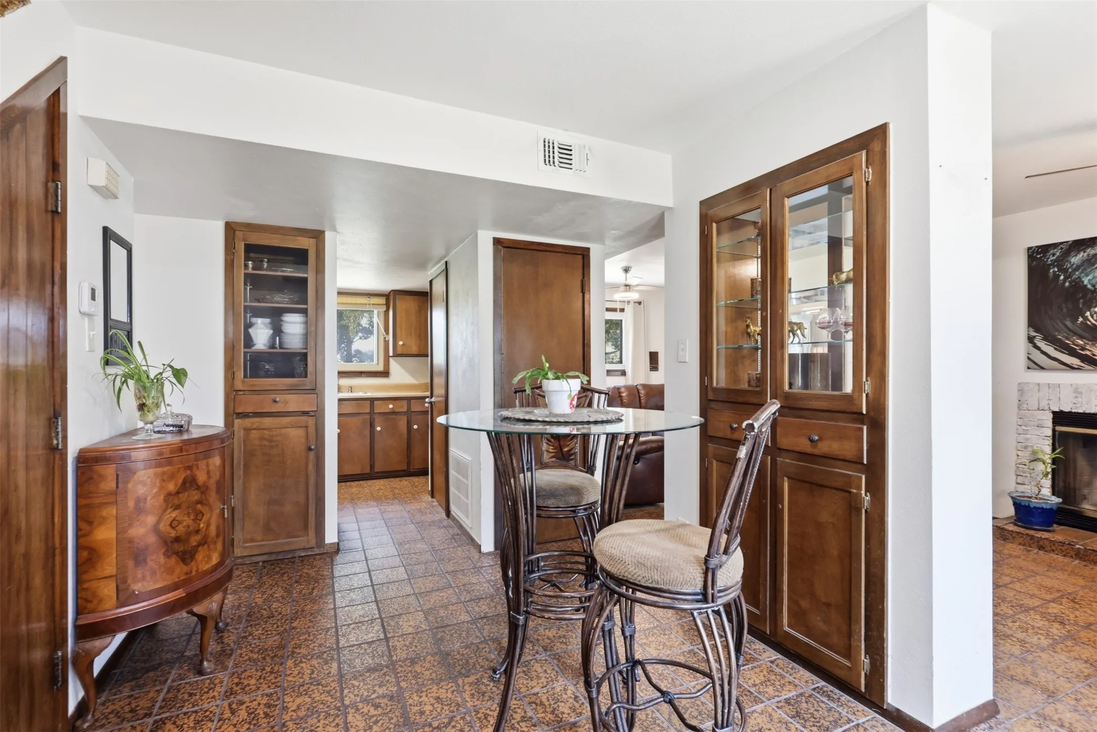Single Family Residence For Sale in Tarrant County , 6039 Bear Creek Drive E, Fort Worth, Texas 76126, 4 Bedroom, 3 Bathroom, 2 Garage spaces, 2,437 Sqft, built in 1975, mls#21331956, Real Estate Agent in Fort Worth, Homes For Sale in Tarrant county, Homes For Sale in Fort Worth, Realtor in Fort Worth Texas, Real Estate Brokerage Independent Realty Texas, Luminita Cordes Realtor