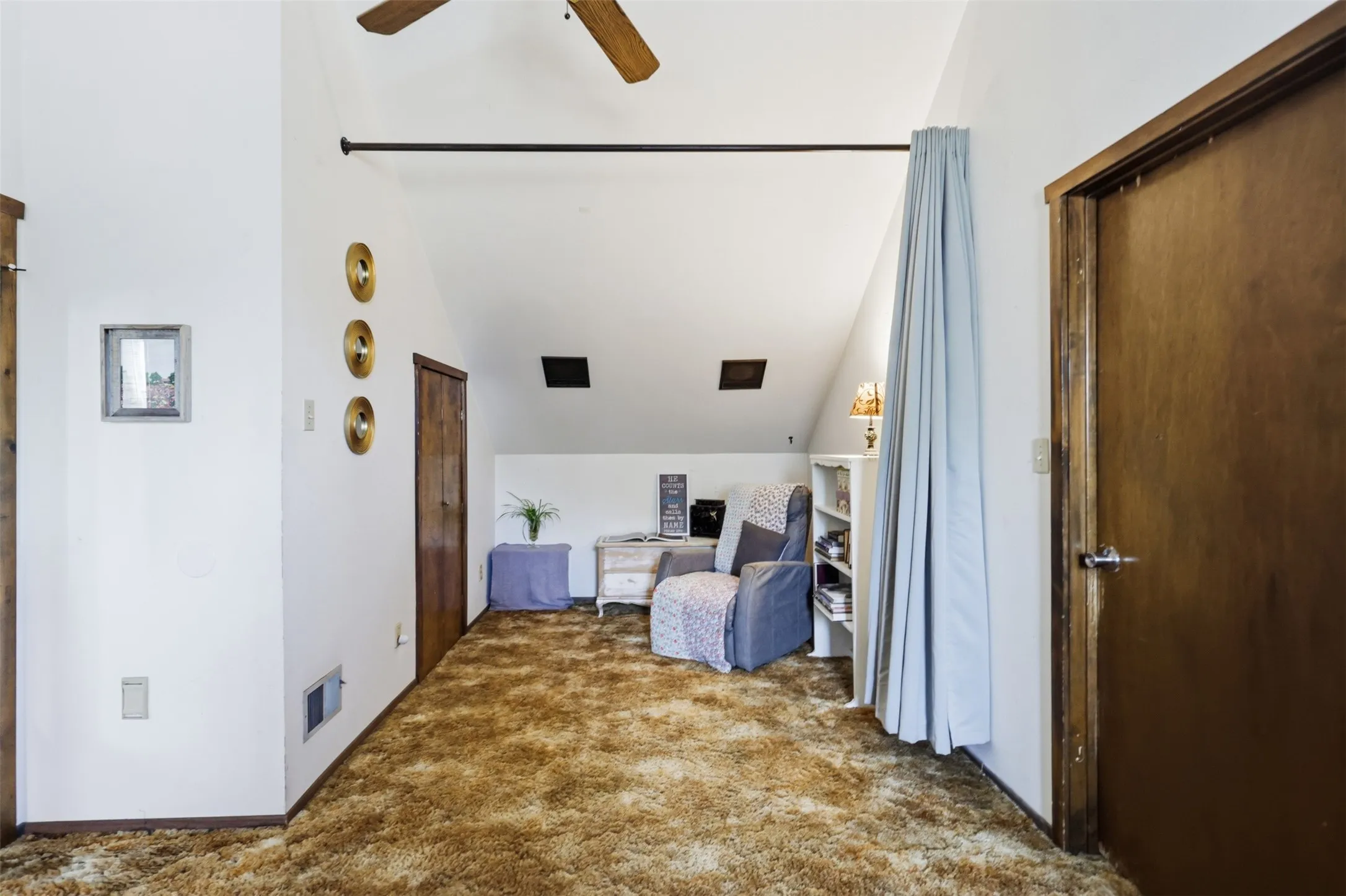 Single Family Residence For Sale in Tarrant County , 6039 Bear Creek Drive E, Fort Worth, Texas 76126, 4 Bedroom, 3 Bathroom, 2 Garage spaces, 2,437 Sqft, built in 1975, mls#21331956, Real Estate Agent in Fort Worth, Homes For Sale in Tarrant county, Homes For Sale in Fort Worth, Realtor in Fort Worth Texas, Real Estate Brokerage Independent Realty Texas, Luminita Cordes Realtor