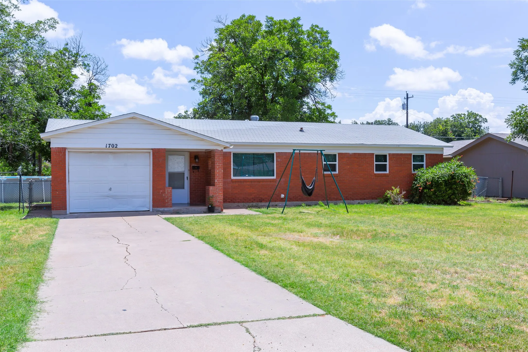 Single Family Residence For Sale in Haskell County , 1702 N Avenue G, Haskell, Texas 79521, 3 Bedroom, 2 Bathroom, 1 Garage spaces, 1,144 Sqft, built in 1958, mls#21331744, Real Estate Agent in Haskell, Homes For Sale in Haskell county, Homes For Sale in Haskell, Realtor in Haskell Texas, Real Estate Brokerage Independent Realty Texas, Luminita Cordes Realtor