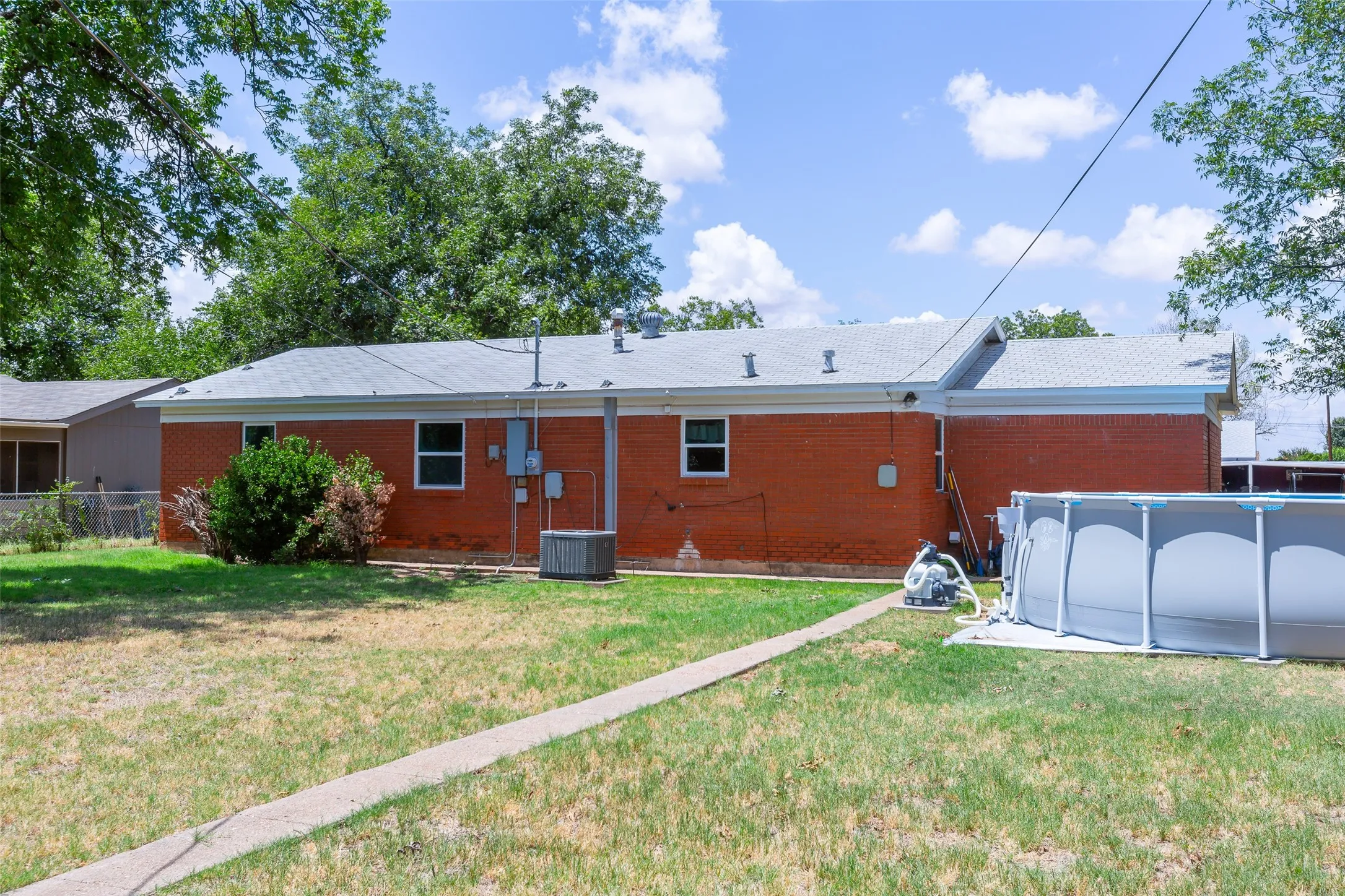 Single Family Residence For Sale in Haskell County , 1702 N Avenue G, Haskell, Texas 79521, 3 Bedroom, 2 Bathroom, 1 Garage spaces, 1,144 Sqft, built in 1958, mls#21331744, Real Estate Agent in Haskell, Homes For Sale in Haskell county, Homes For Sale in Haskell, Realtor in Haskell Texas, Real Estate Brokerage Independent Realty Texas, Luminita Cordes Realtor
