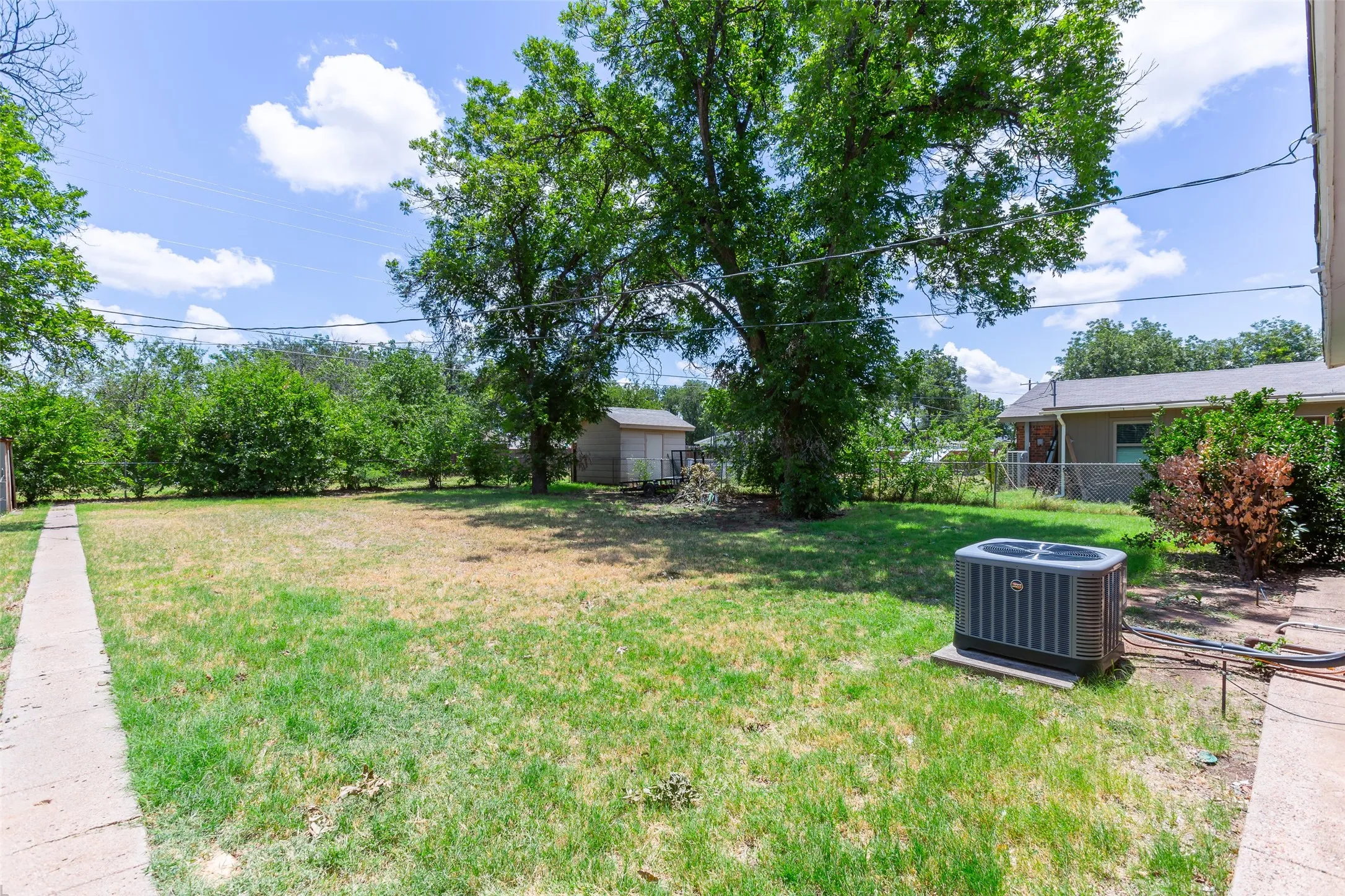 Single Family Residence For Sale in Haskell County , 1702 N Avenue G, Haskell, Texas 79521, 3 Bedroom, 2 Bathroom, 1 Garage spaces, 1,144 Sqft, built in 1958, mls#21331744, Real Estate Agent in Haskell, Homes For Sale in Haskell county, Homes For Sale in Haskell, Realtor in Haskell Texas, Real Estate Brokerage Independent Realty Texas, Luminita Cordes Realtor
