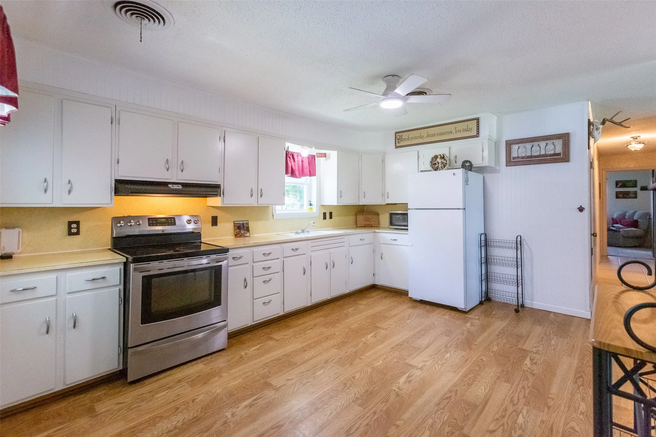 Single Family Residence For Sale in Haskell County , 1702 N Avenue G, Haskell, Texas 79521, 3 Bedroom, 2 Bathroom, 1 Garage spaces, 1,144 Sqft, built in 1958, mls#21331744, Real Estate Agent in Haskell, Homes For Sale in Haskell county, Homes For Sale in Haskell, Realtor in Haskell Texas, Real Estate Brokerage Independent Realty Texas, Luminita Cordes Realtor