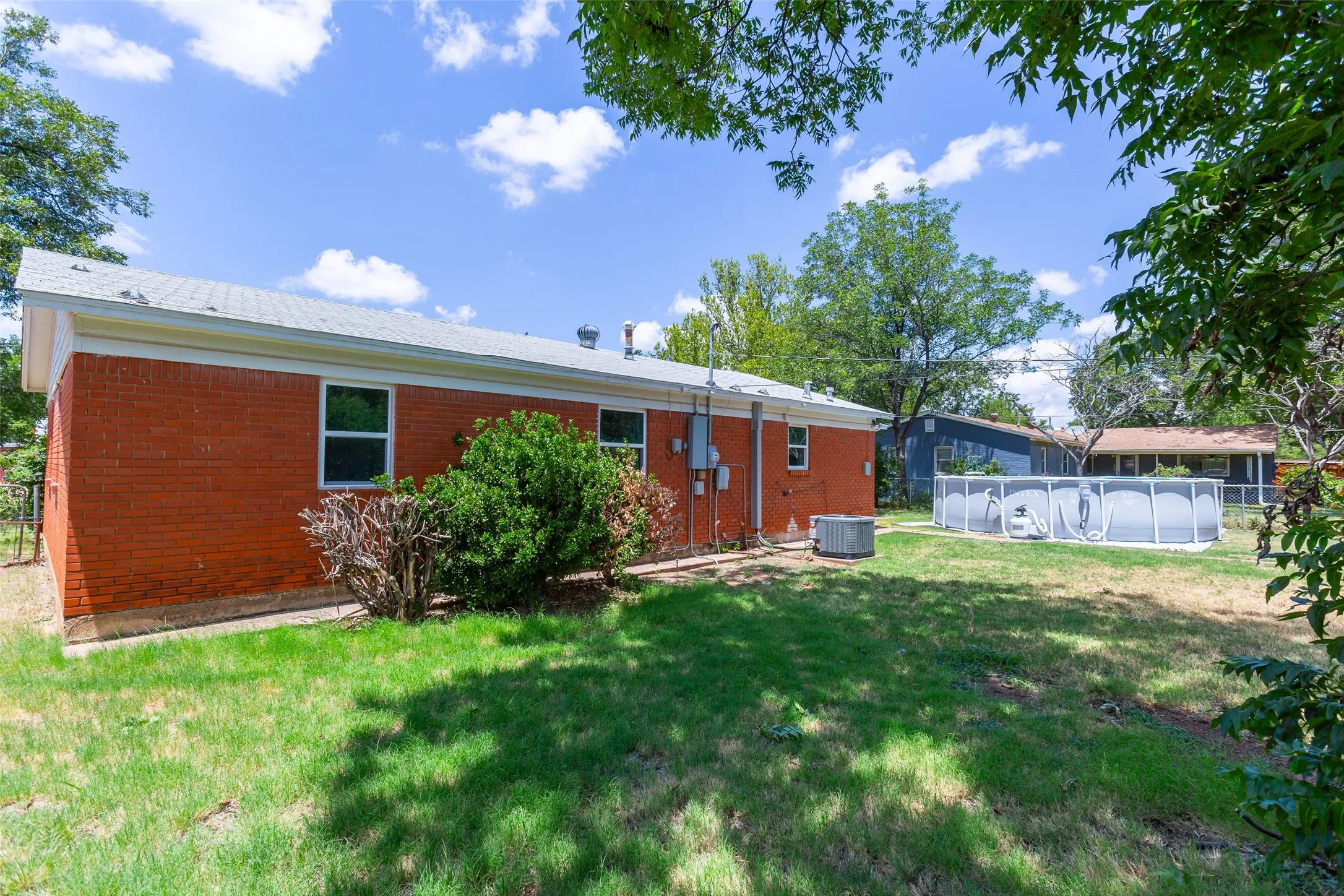 Single Family Residence For Sale in Haskell County , 1702 N Avenue G, Haskell, Texas 79521, 3 Bedroom, 2 Bathroom, 1 Garage spaces, 1,144 Sqft, built in 1958, mls#21331744, Real Estate Agent in Haskell, Homes For Sale in Haskell county, Homes For Sale in Haskell, Realtor in Haskell Texas, Real Estate Brokerage Independent Realty Texas, Luminita Cordes Realtor