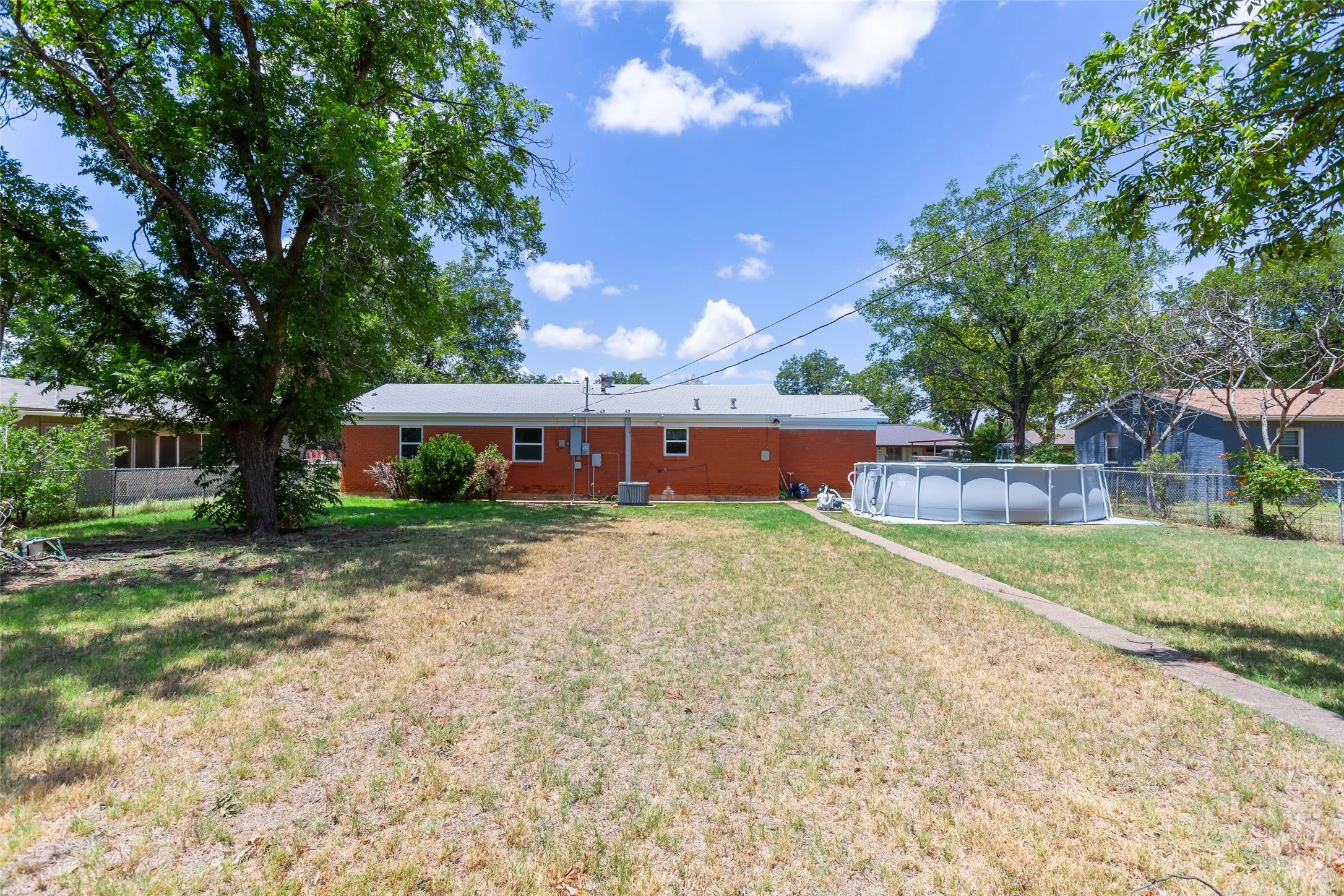 Single Family Residence For Sale in Haskell County , 1702 N Avenue G, Haskell, Texas 79521, 3 Bedroom, 2 Bathroom, 1 Garage spaces, 1,144 Sqft, built in 1958, mls#21331744, Real Estate Agent in Haskell, Homes For Sale in Haskell county, Homes For Sale in Haskell, Realtor in Haskell Texas, Real Estate Brokerage Independent Realty Texas, Luminita Cordes Realtor