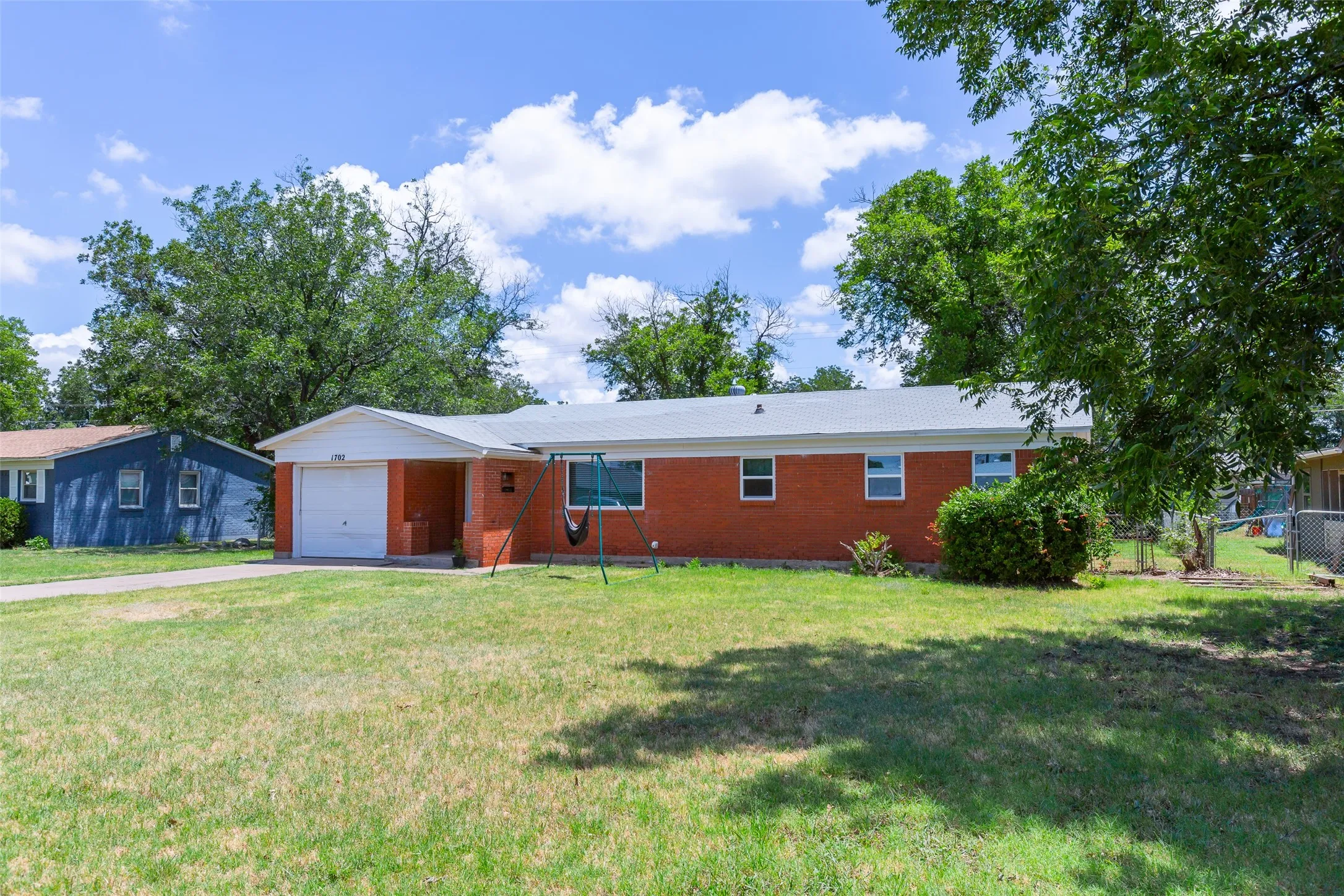 Single Family Residence For Sale in Haskell County , 1702 N Avenue G, Haskell, Texas 79521, 3 Bedroom, 2 Bathroom, 1 Garage spaces, 1,144 Sqft, built in 1958, mls#21331744, Real Estate Agent in Haskell, Homes For Sale in Haskell county, Homes For Sale in Haskell, Realtor in Haskell Texas, Real Estate Brokerage Independent Realty Texas, Luminita Cordes Realtor
