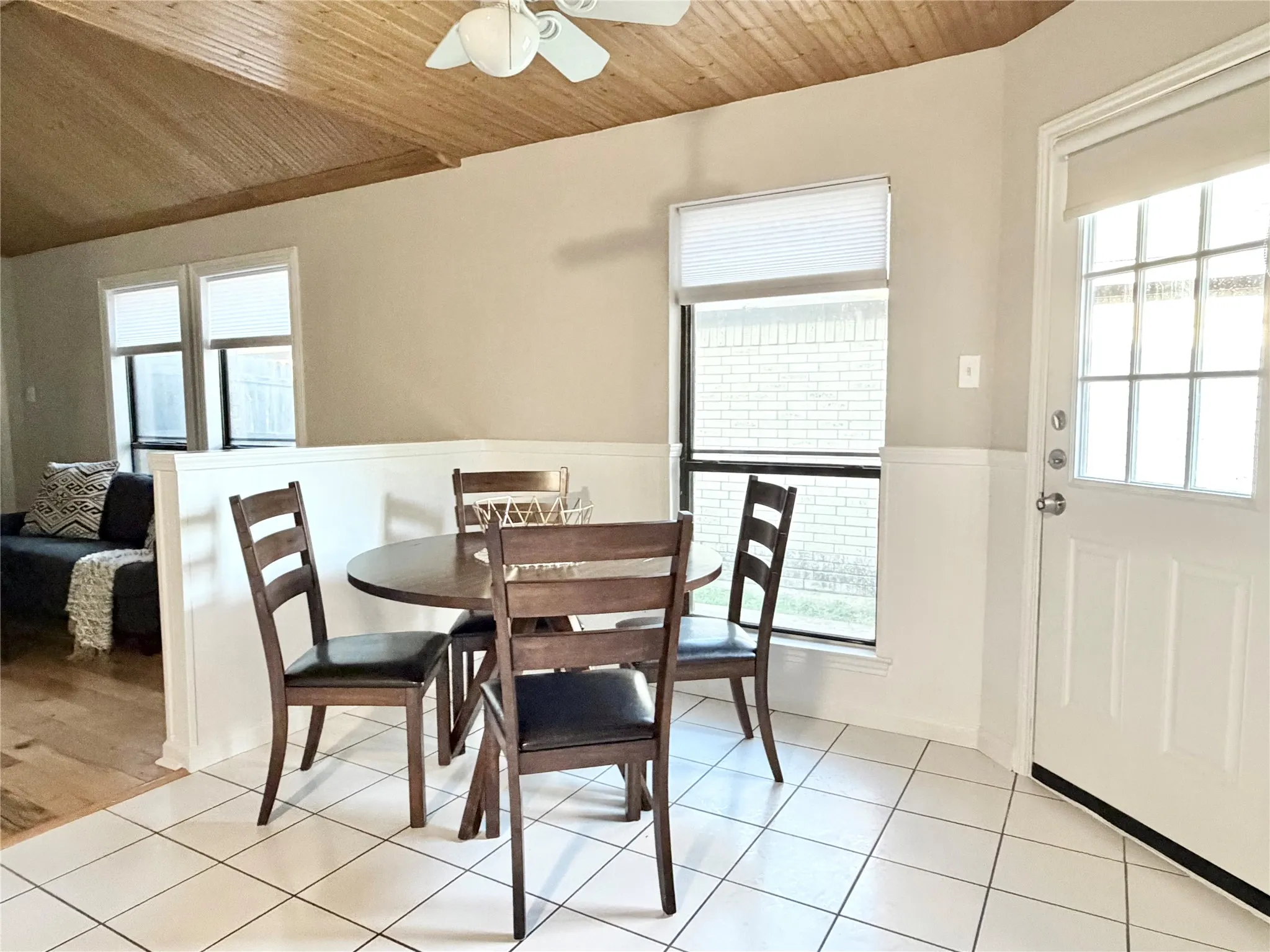 Single Family Residence For Sale in Collin County , 211 E Stone Circle, Wylie, Texas 75098, 3 Bedroom, 2 Bathroom, 2 Garage spaces, 1,218 Sqft, built in 1987, mls#21332608, Real Estate Agent in Wylie, Homes For Sale in Collin county, Homes For Sale in Wylie, Realtor in Wylie Texas, Real Estate Brokerage Independent Realty Texas, Luminita Cordes Realtor