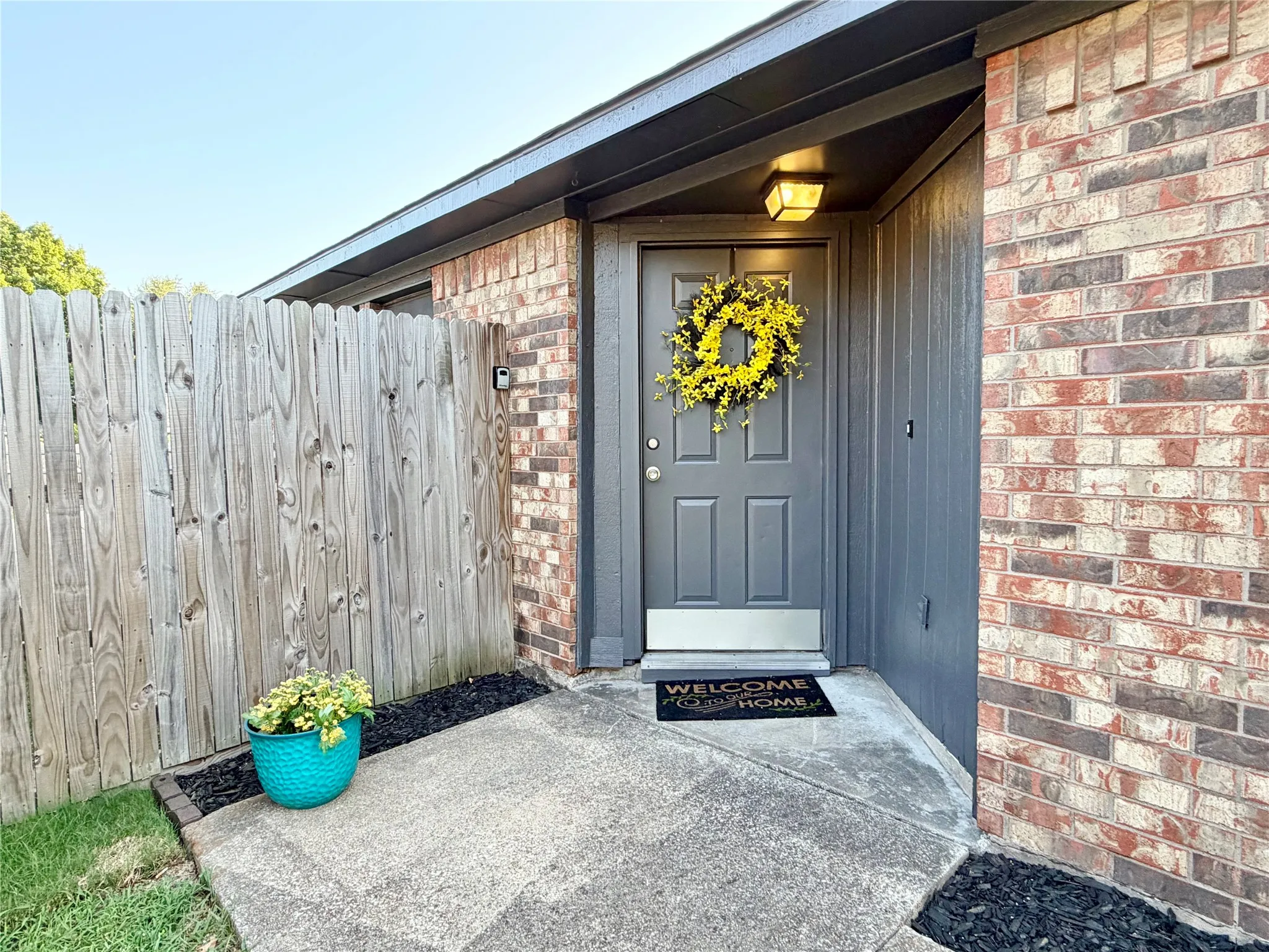 Single Family Residence For Sale in Collin County , 211 E Stone Circle, Wylie, Texas 75098, 3 Bedroom, 2 Bathroom, 2 Garage spaces, 1,218 Sqft, built in 1987, mls#21332608, Real Estate Agent in Wylie, Homes For Sale in Collin county, Homes For Sale in Wylie, Realtor in Wylie Texas, Real Estate Brokerage Independent Realty Texas, Luminita Cordes Realtor