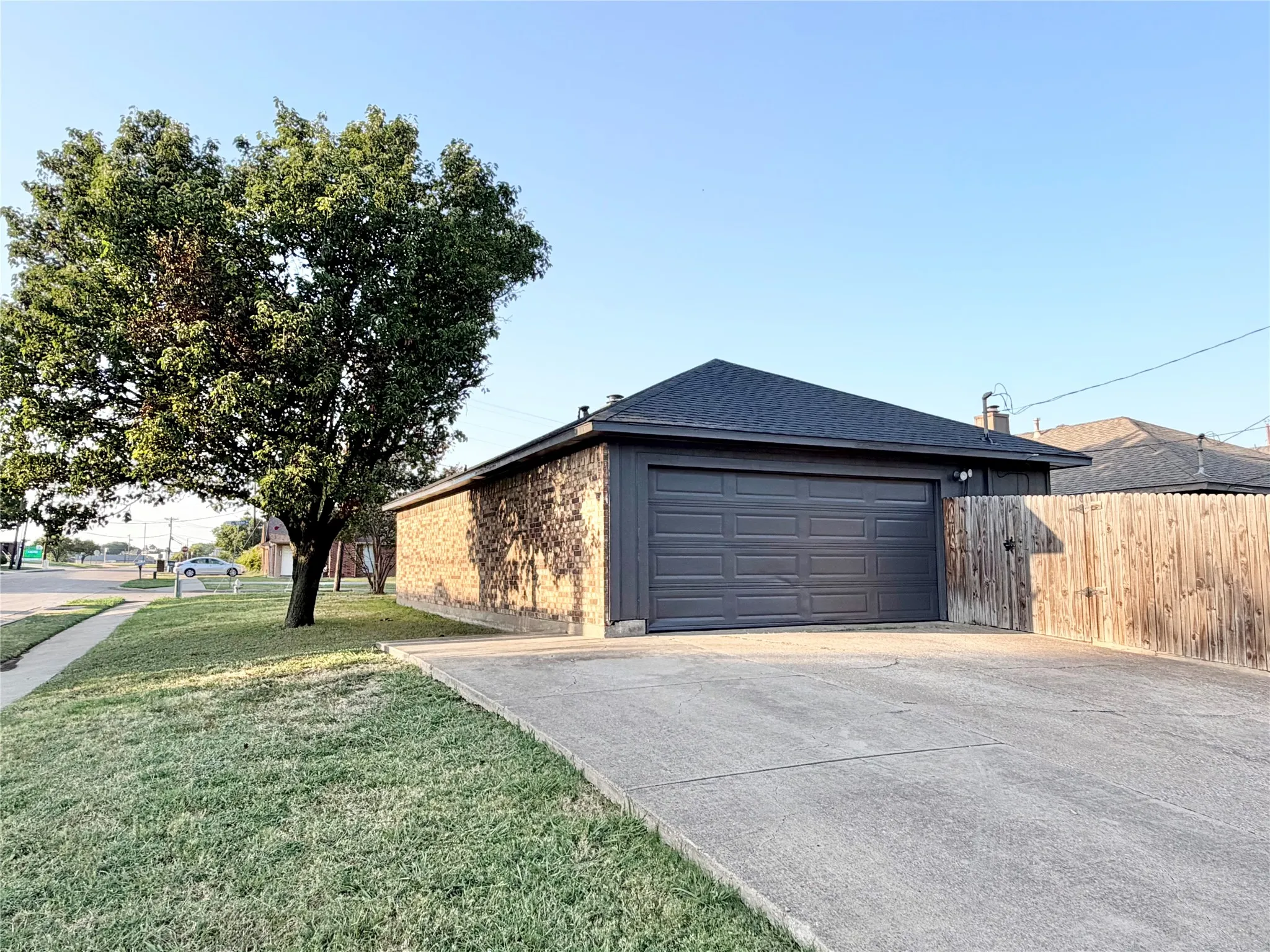 Single Family Residence For Sale in Collin County , 211 E Stone Circle, Wylie, Texas 75098, 3 Bedroom, 2 Bathroom, 2 Garage spaces, 1,218 Sqft, built in 1987, mls#21332608, Real Estate Agent in Wylie, Homes For Sale in Collin county, Homes For Sale in Wylie, Realtor in Wylie Texas, Real Estate Brokerage Independent Realty Texas, Luminita Cordes Realtor