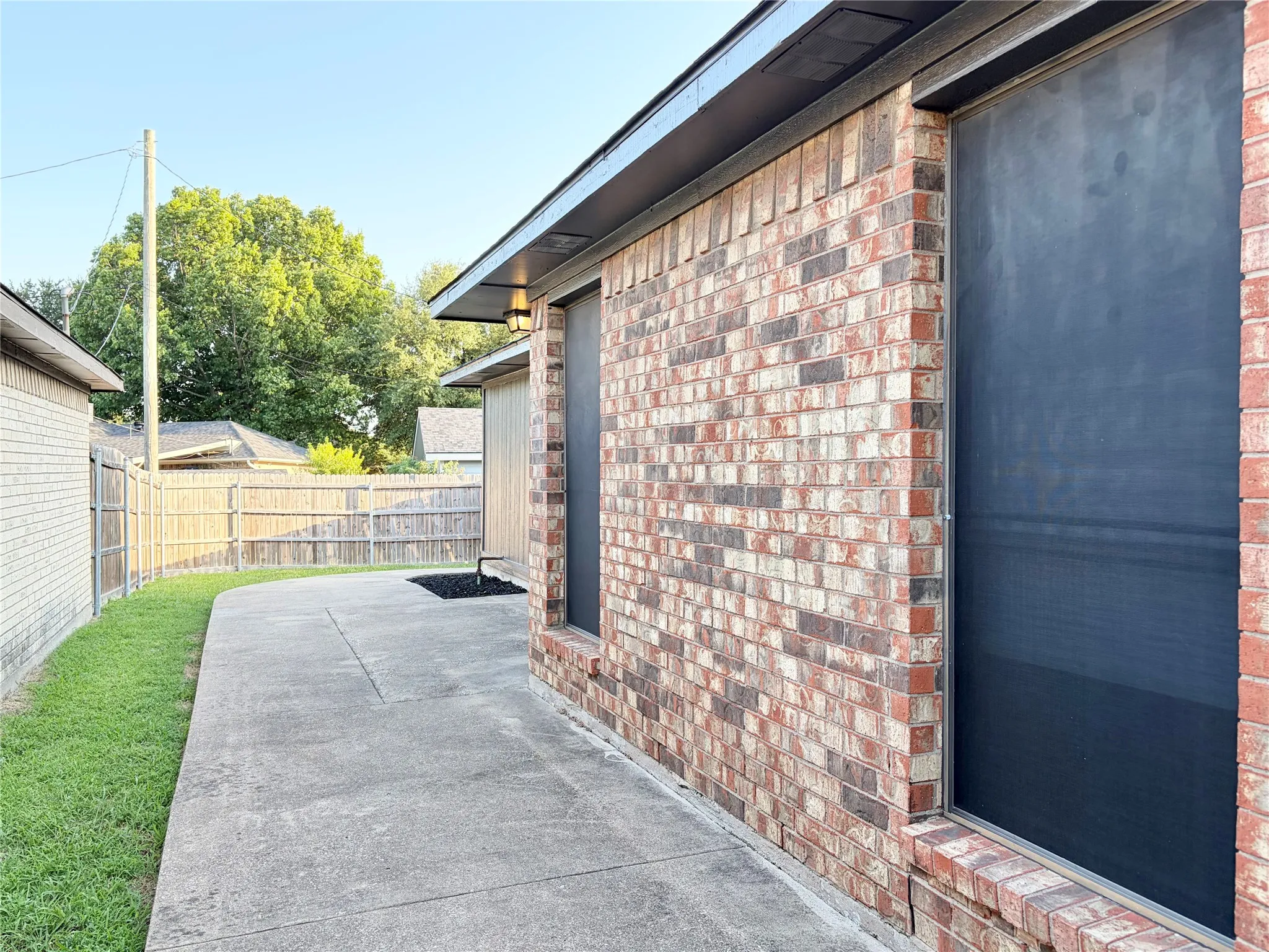 Single Family Residence For Sale in Collin County , 211 E Stone Circle, Wylie, Texas 75098, 3 Bedroom, 2 Bathroom, 2 Garage spaces, 1,218 Sqft, built in 1987, mls#21332608, Real Estate Agent in Wylie, Homes For Sale in Collin county, Homes For Sale in Wylie, Realtor in Wylie Texas, Real Estate Brokerage Independent Realty Texas, Luminita Cordes Realtor