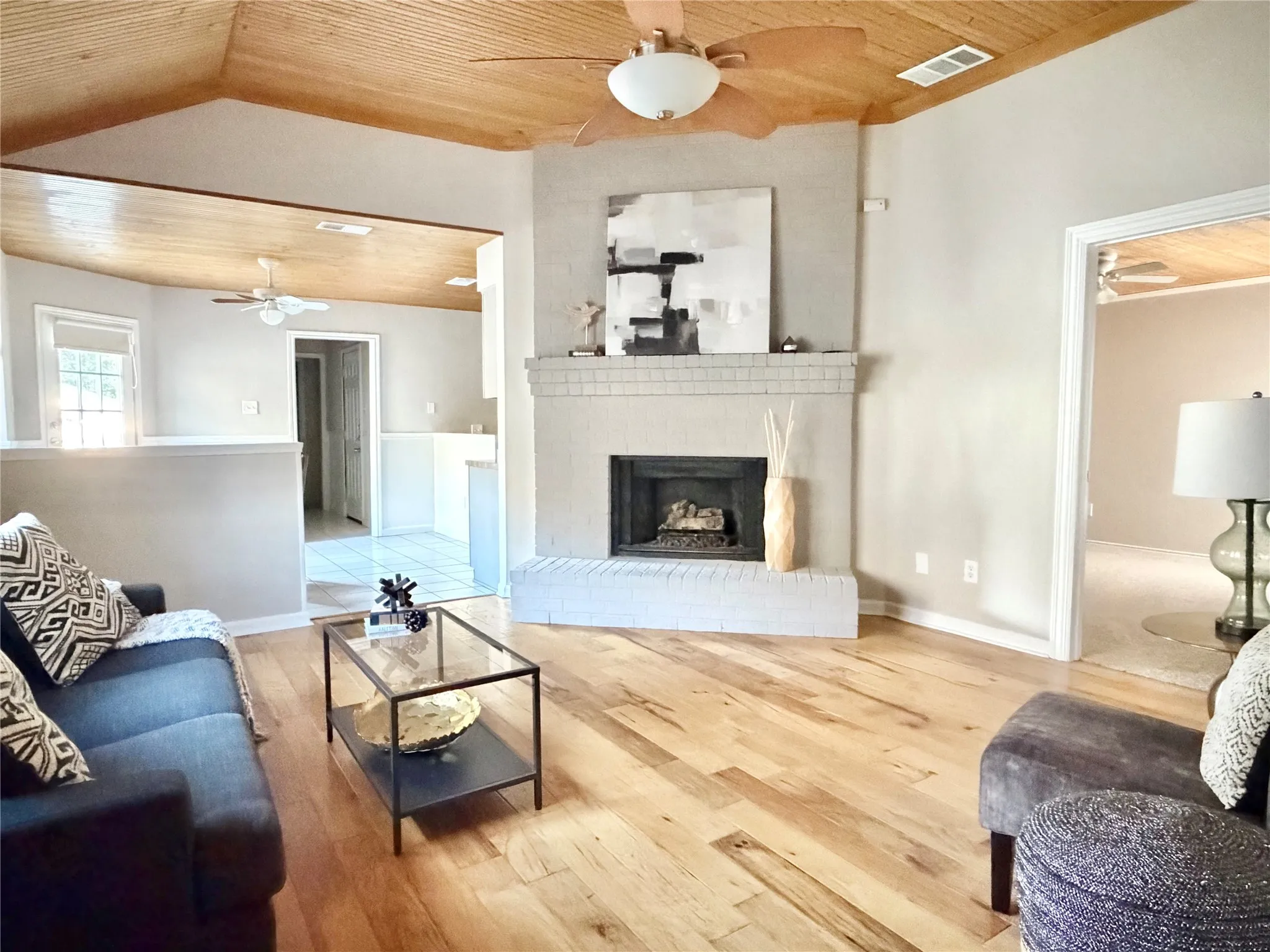 Single Family Residence For Sale in Collin County , 211 E Stone Circle, Wylie, Texas 75098, 3 Bedroom, 2 Bathroom, 2 Garage spaces, 1,218 Sqft, built in 1987, mls#21332608, Real Estate Agent in Wylie, Homes For Sale in Collin county, Homes For Sale in Wylie, Realtor in Wylie Texas, Real Estate Brokerage Independent Realty Texas, Luminita Cordes Realtor