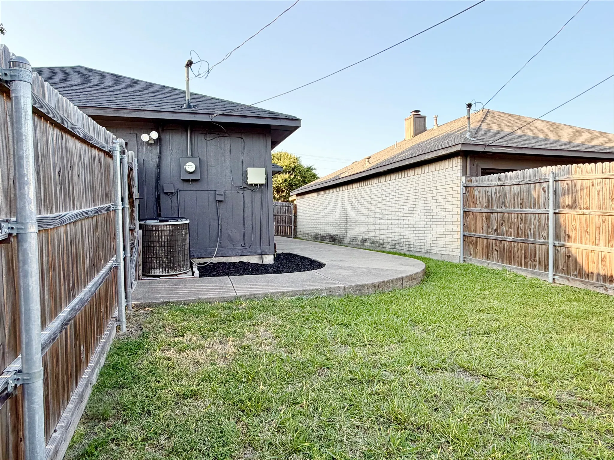 Single Family Residence For Sale in Collin County , 211 E Stone Circle, Wylie, Texas 75098, 3 Bedroom, 2 Bathroom, 2 Garage spaces, 1,218 Sqft, built in 1987, mls#21332608, Real Estate Agent in Wylie, Homes For Sale in Collin county, Homes For Sale in Wylie, Realtor in Wylie Texas, Real Estate Brokerage Independent Realty Texas, Luminita Cordes Realtor