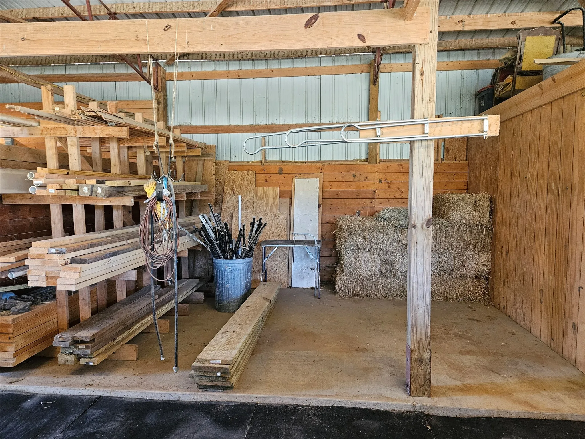 Single Family Residence For Sale in Cooke County , 1226 County Road 243, Collinsville, Texas 76233, 5 Bedroom, 3 Bathroom, 2 Garage spaces, 2,922 Sqft, built in 2000, mls#21332986, Real Estate Agent in Collinsville, Homes For Sale in Cooke county, Homes For Sale in Collinsville, Realtor in Collinsville Texas, Real Estate Brokerage Independent Realty Texas, Luminita Cordes Realtor