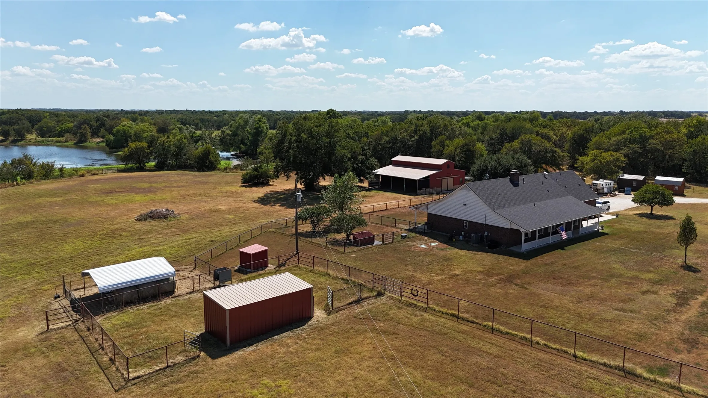 Single Family Residence For Sale in Cooke County , 1226 County Road 243, Collinsville, Texas 76233, 5 Bedroom, 3 Bathroom, 2 Garage spaces, 2,922 Sqft, built in 2000, mls#21332986, Real Estate Agent in Collinsville, Homes For Sale in Cooke county, Homes For Sale in Collinsville, Realtor in Collinsville Texas, Real Estate Brokerage Independent Realty Texas, Luminita Cordes Realtor